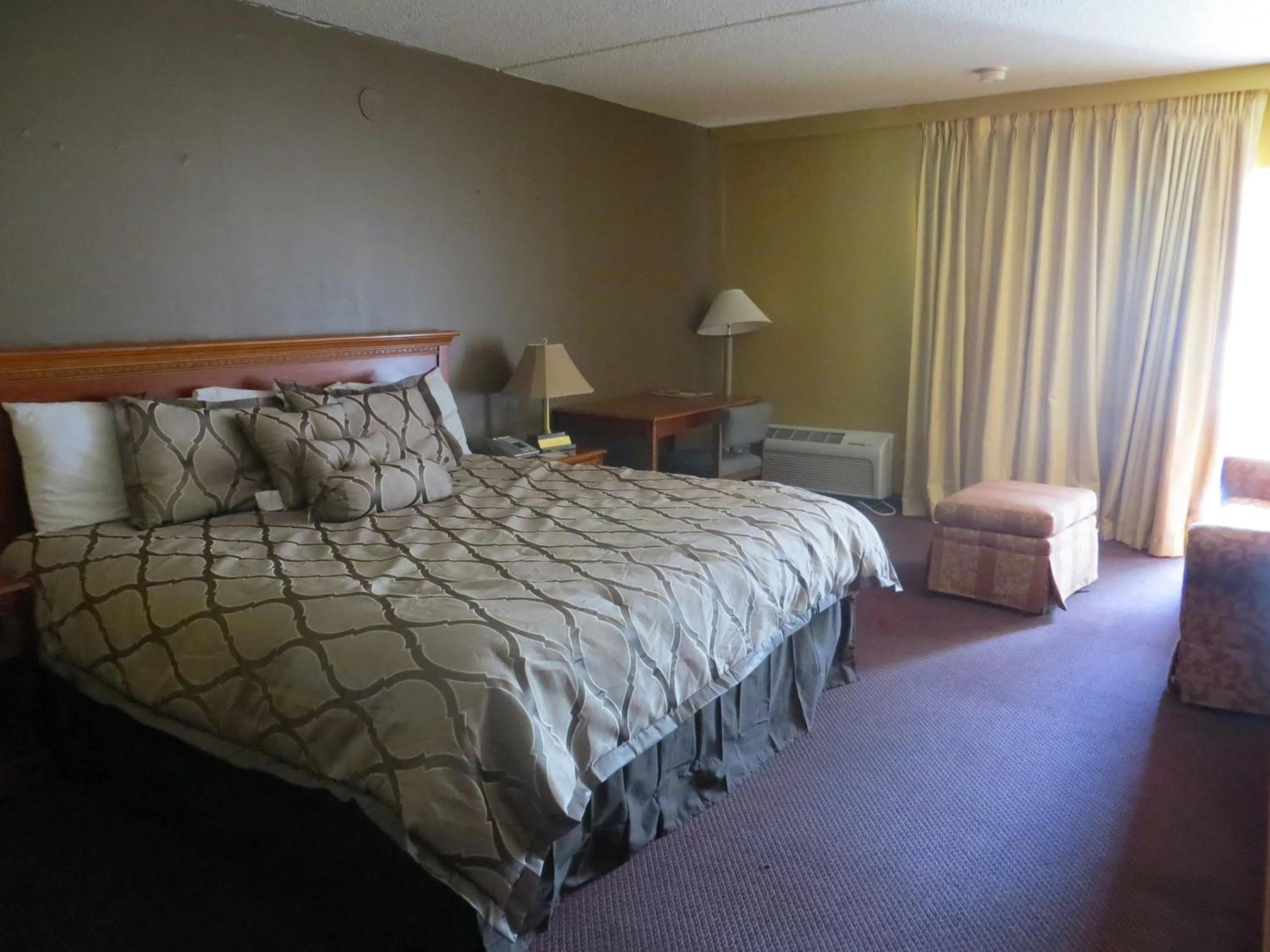 Bed in Days Inn by Wyndham Colorado Springs/Garden of the Gods