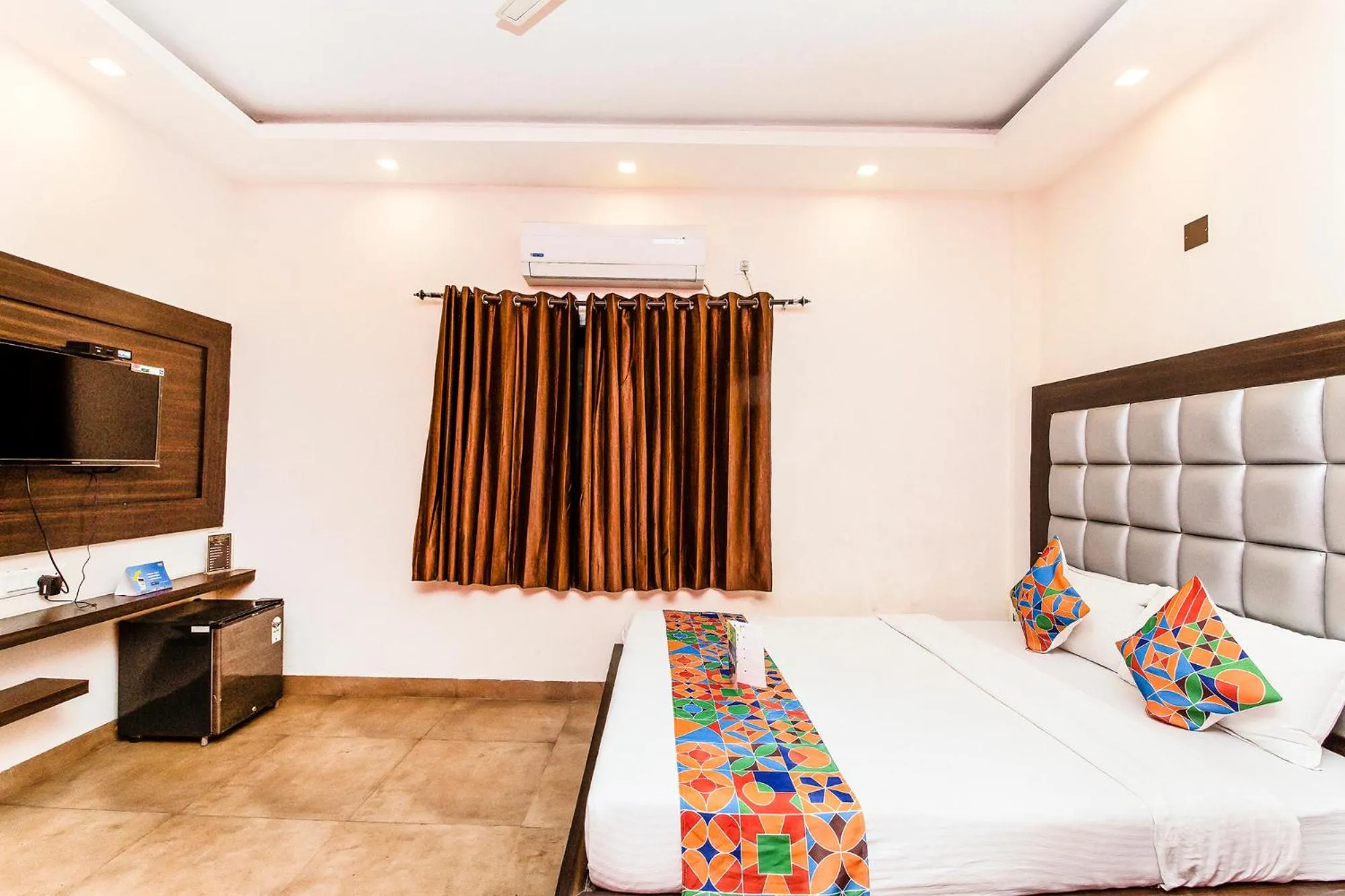 Bedroom, Bed in FabHotel De Sivalika - 500m from Belur Math