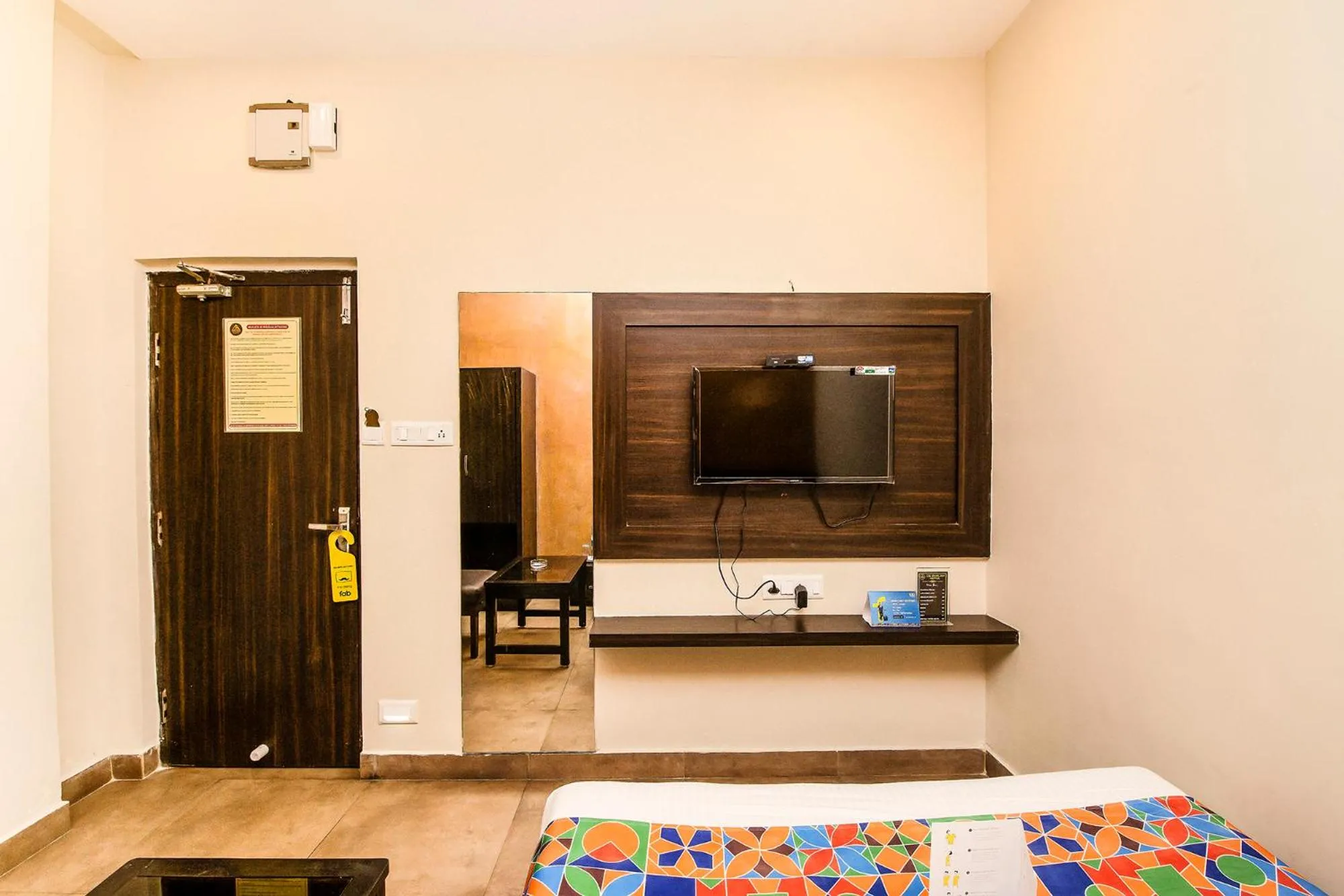 Bedroom, Bed in FabHotel De Sivalika - 500m from Belur Math