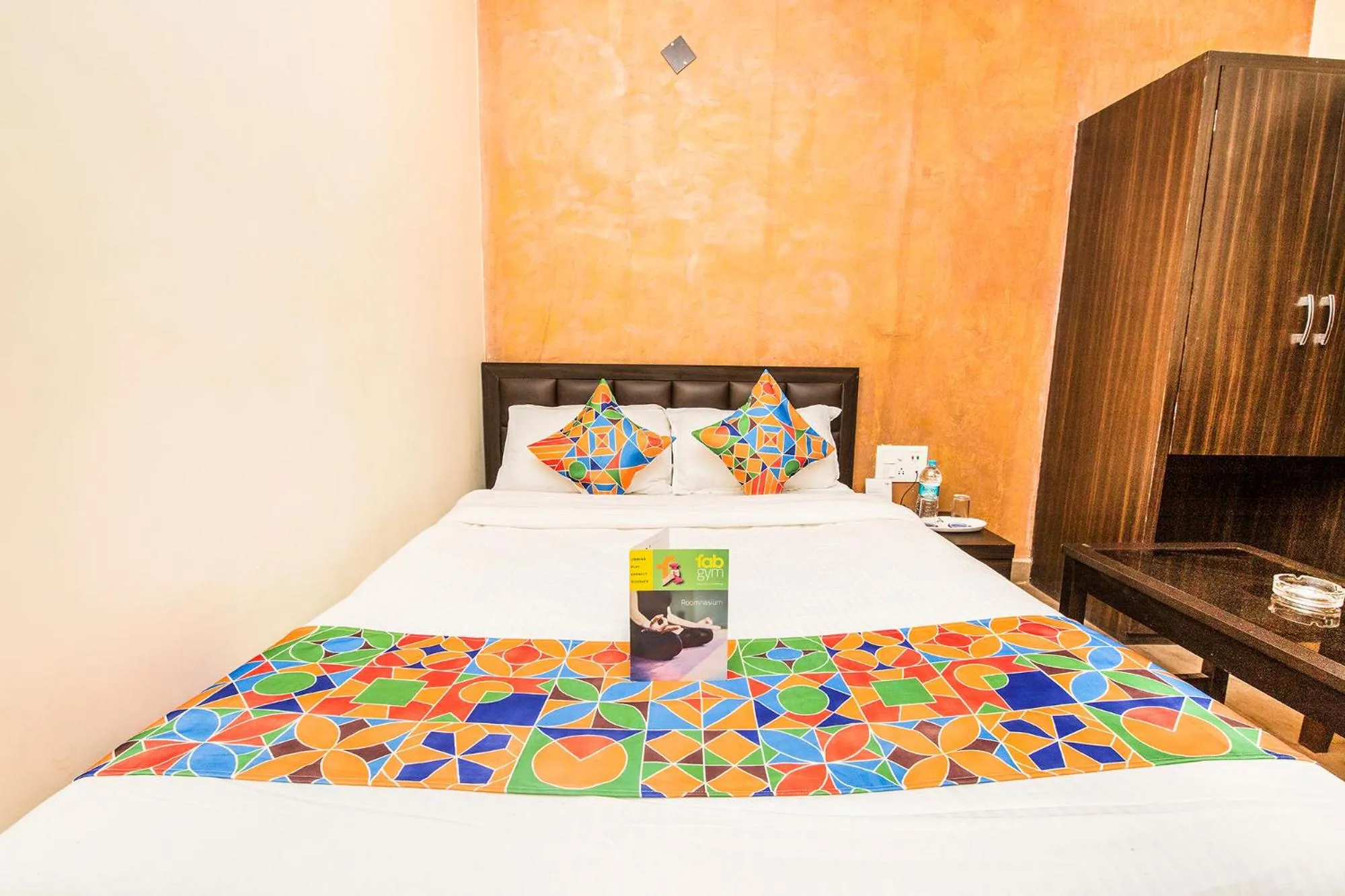 Bedroom, Bed in FabHotel De Sivalika - 500m from Belur Math