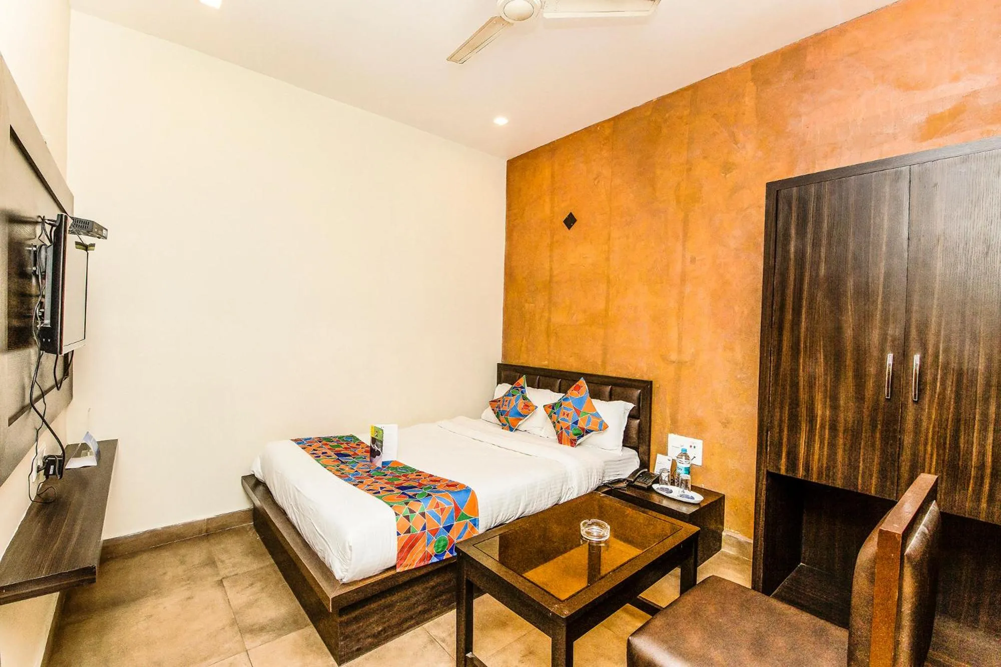 Bedroom, Bed in FabHotel De Sivalika - 500m from Belur Math