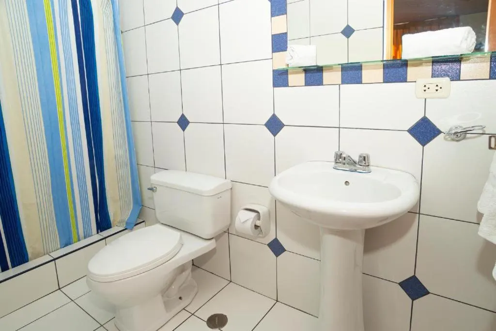 Bathroom in Hotel La Posada de Ugarte