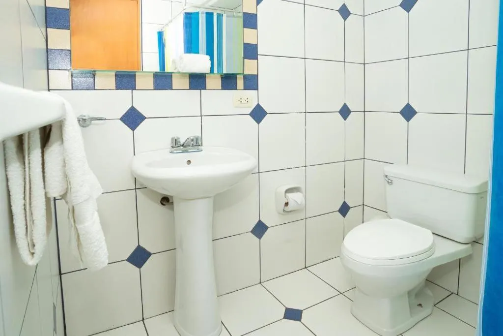 Bathroom in Hotel La Posada de Ugarte