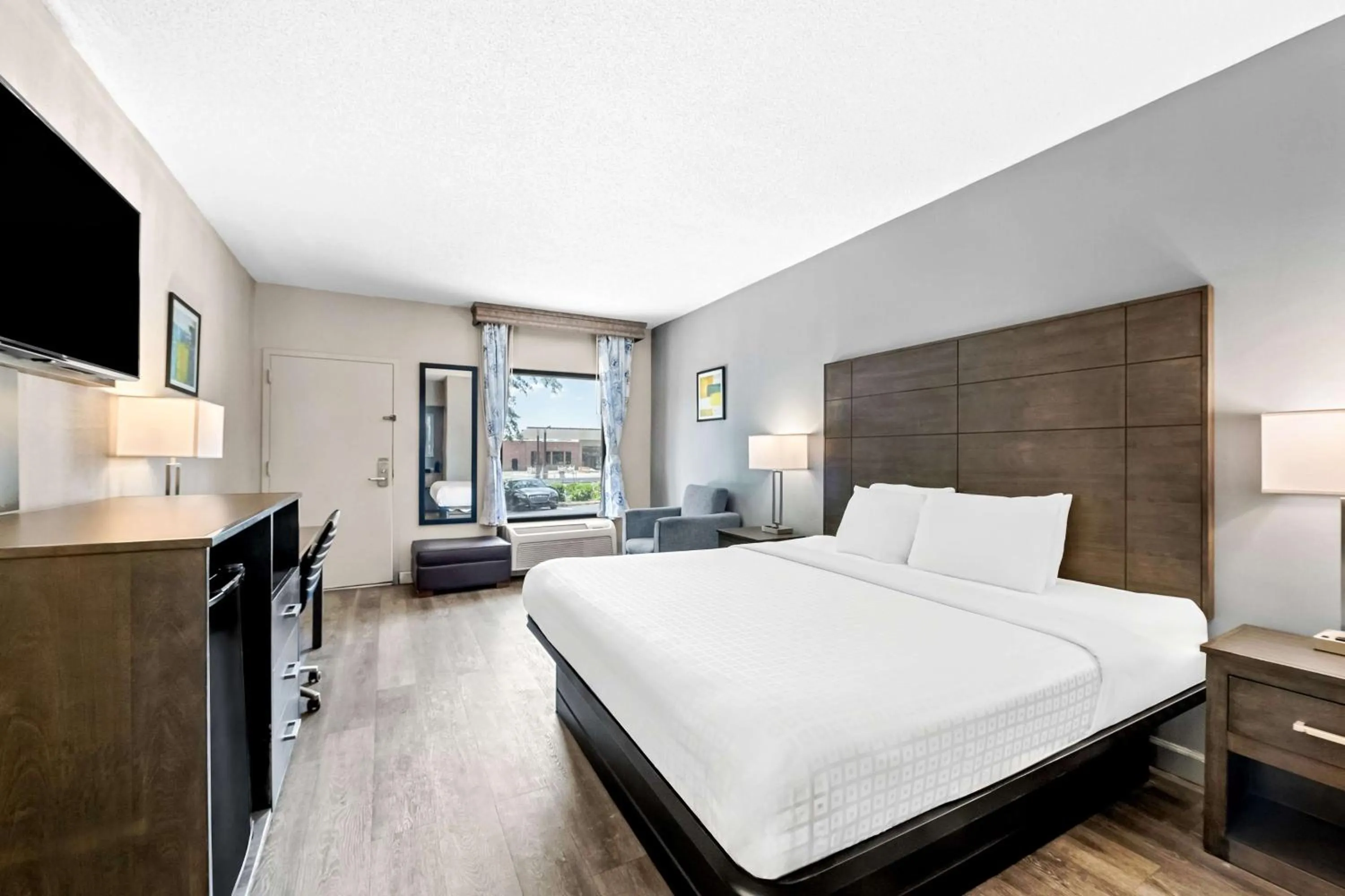 Bedroom, Bed in SureStay Plus Hotel by Best Western Southern Pines Pinehurst