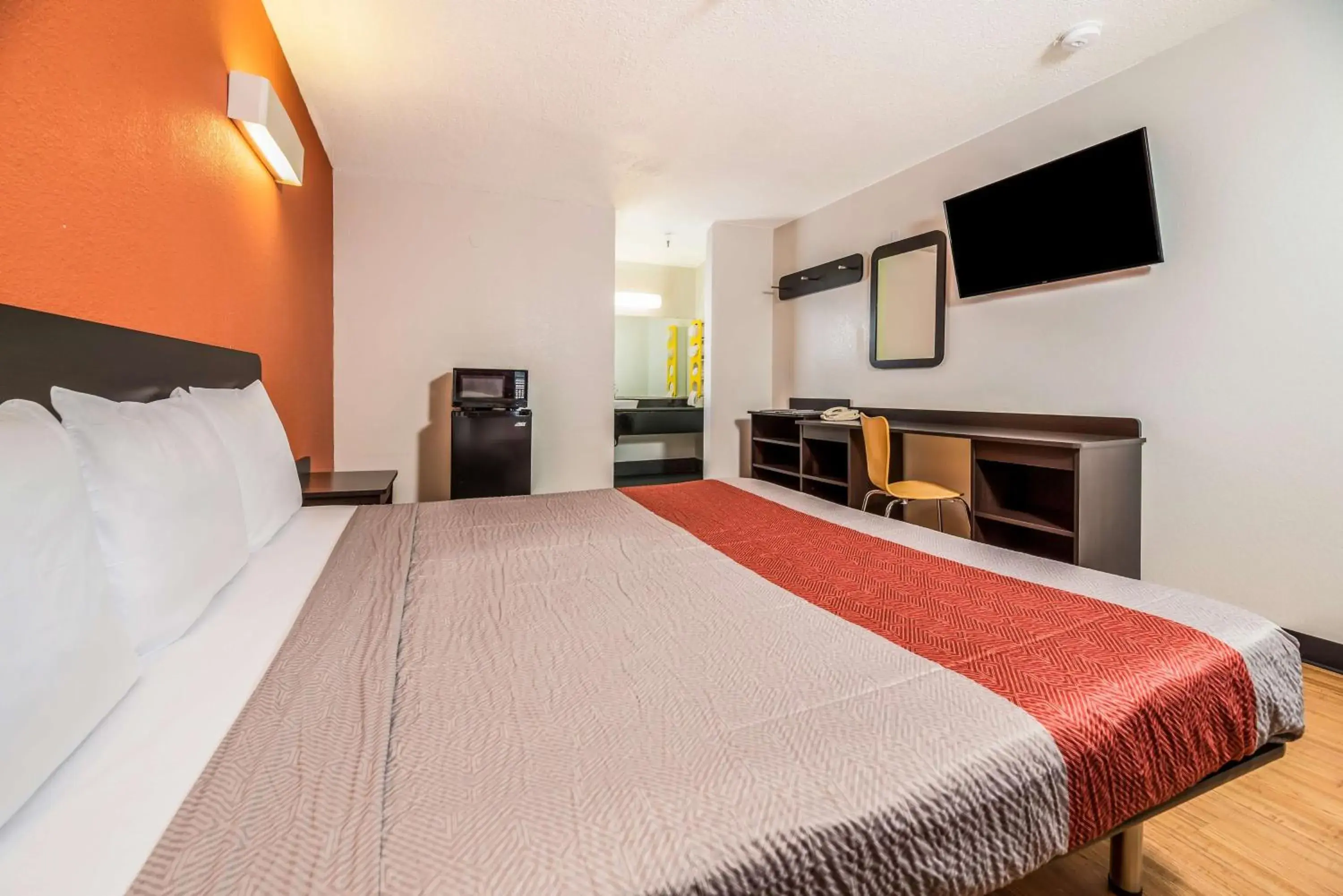 King Room - single occupancy - Non-Smoking in Motel 6-Westley, CA King Room - single occupancy - Non-Smoking in Motel 6-Westley, CA