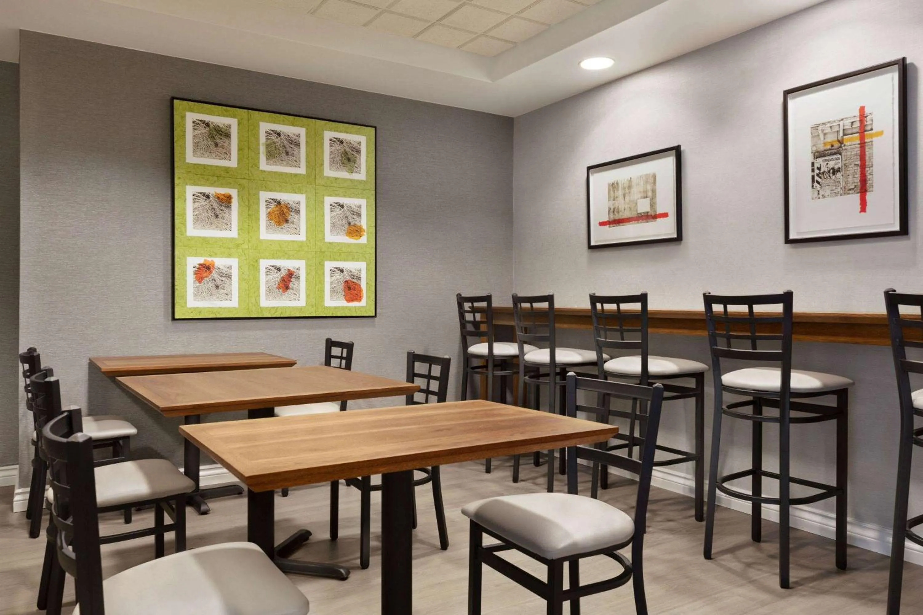 Restaurant/places to eat in Wingate by Wyndham Denver Tech Center