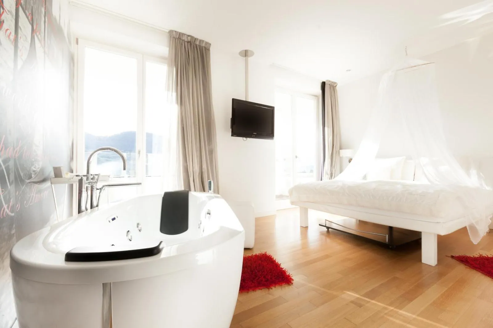 Hot Tub, Bed in Tobago