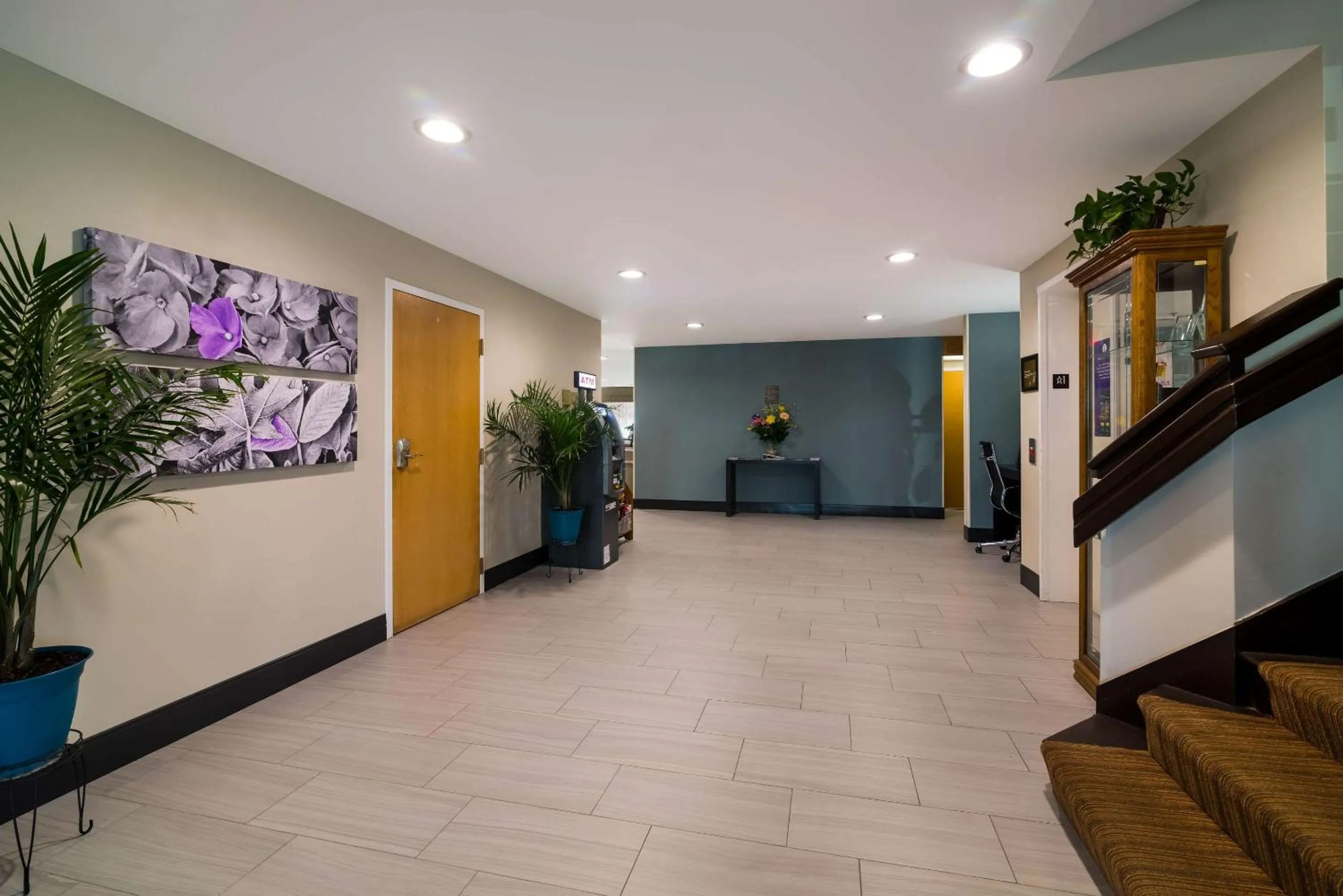 Lobby or reception in Garner Hotel Londonderry - Manchester by IHG