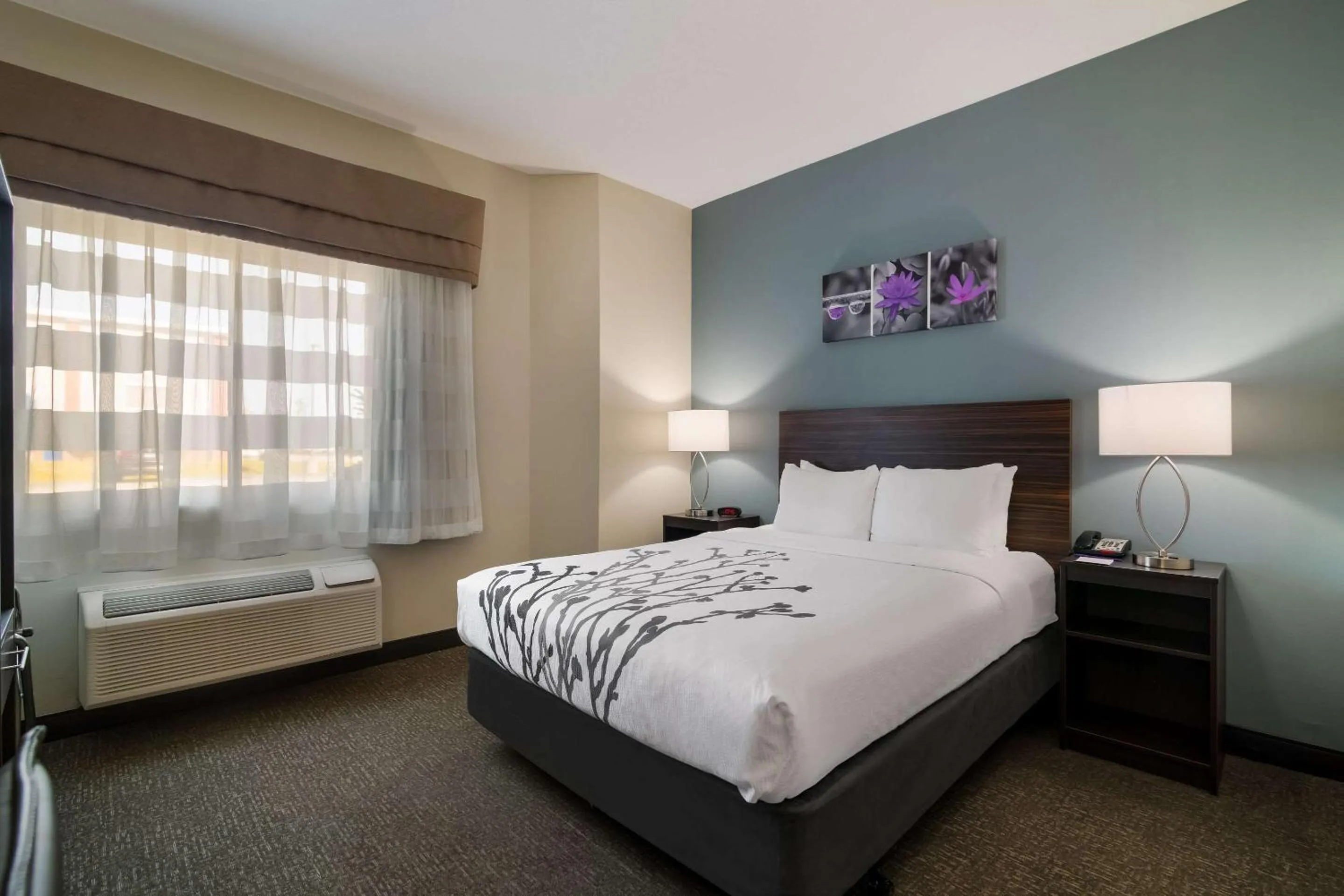 Bedroom, Bed in Garner Hotel Londonderry - Manchester by IHG