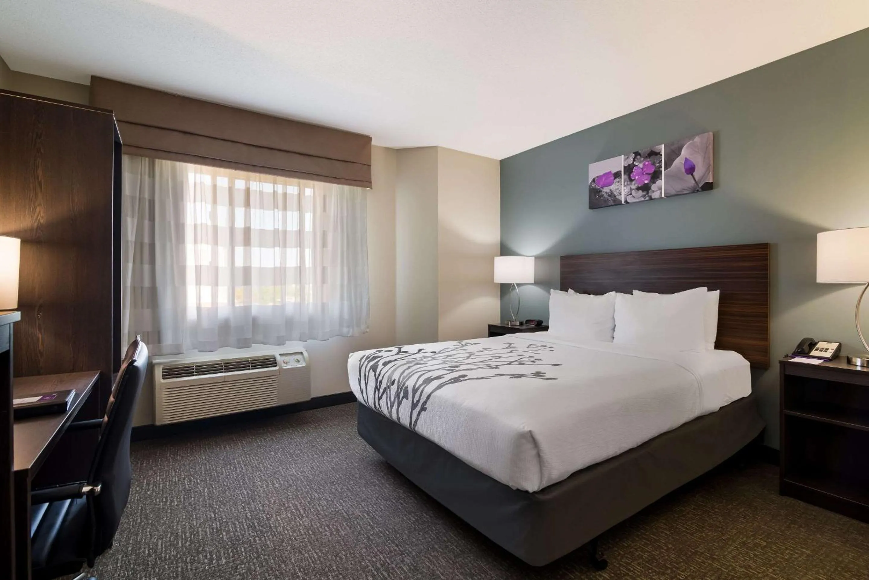 Bedroom, Bed in Garner Hotel Londonderry - Manchester by IHG