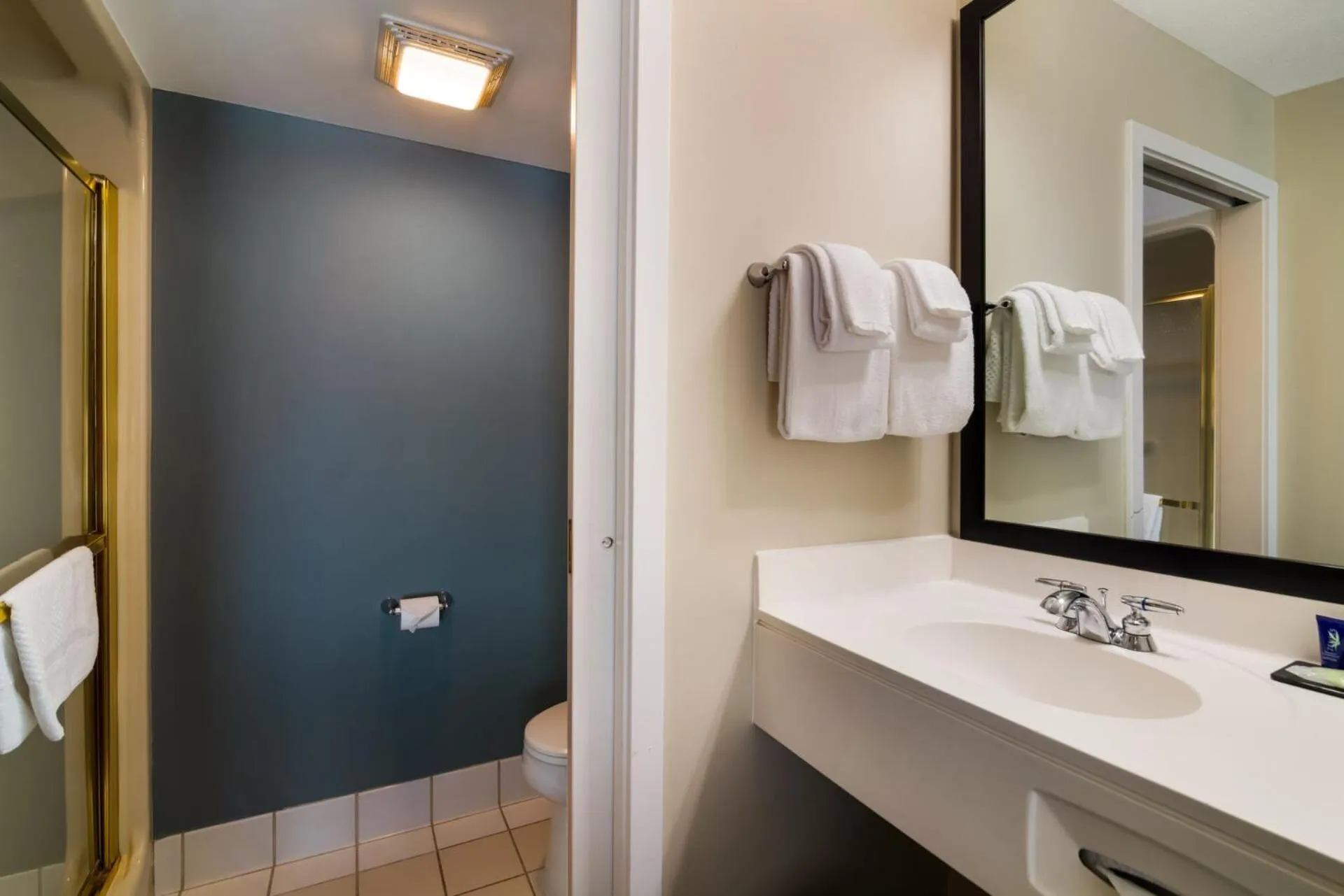 Property building in Garner Hotel Londonderry - Manchester by IHG