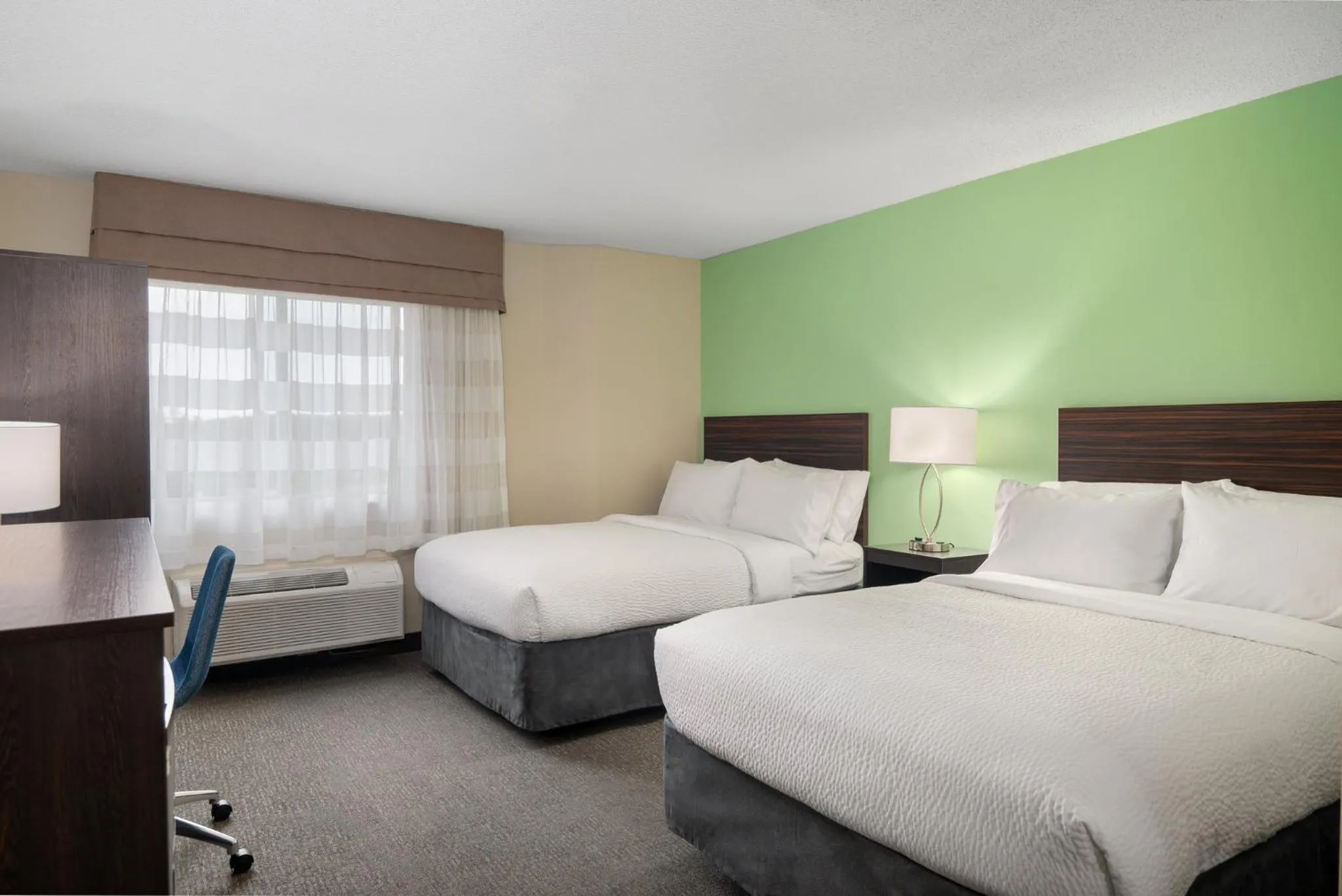 Photo of the whole room, Bed in Garner Hotel Londonderry - Manchester by IHG