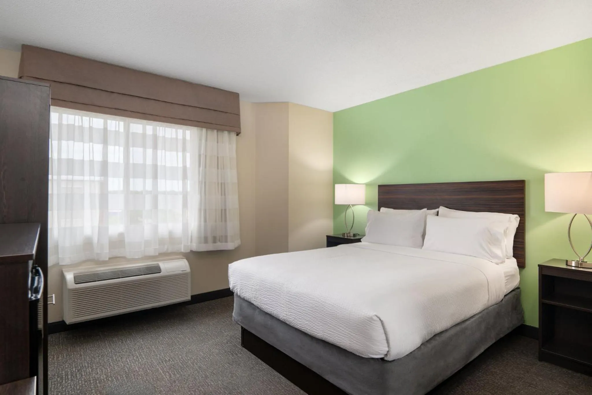 Photo of the whole room, Bed in Garner Hotel Londonderry - Manchester by IHG