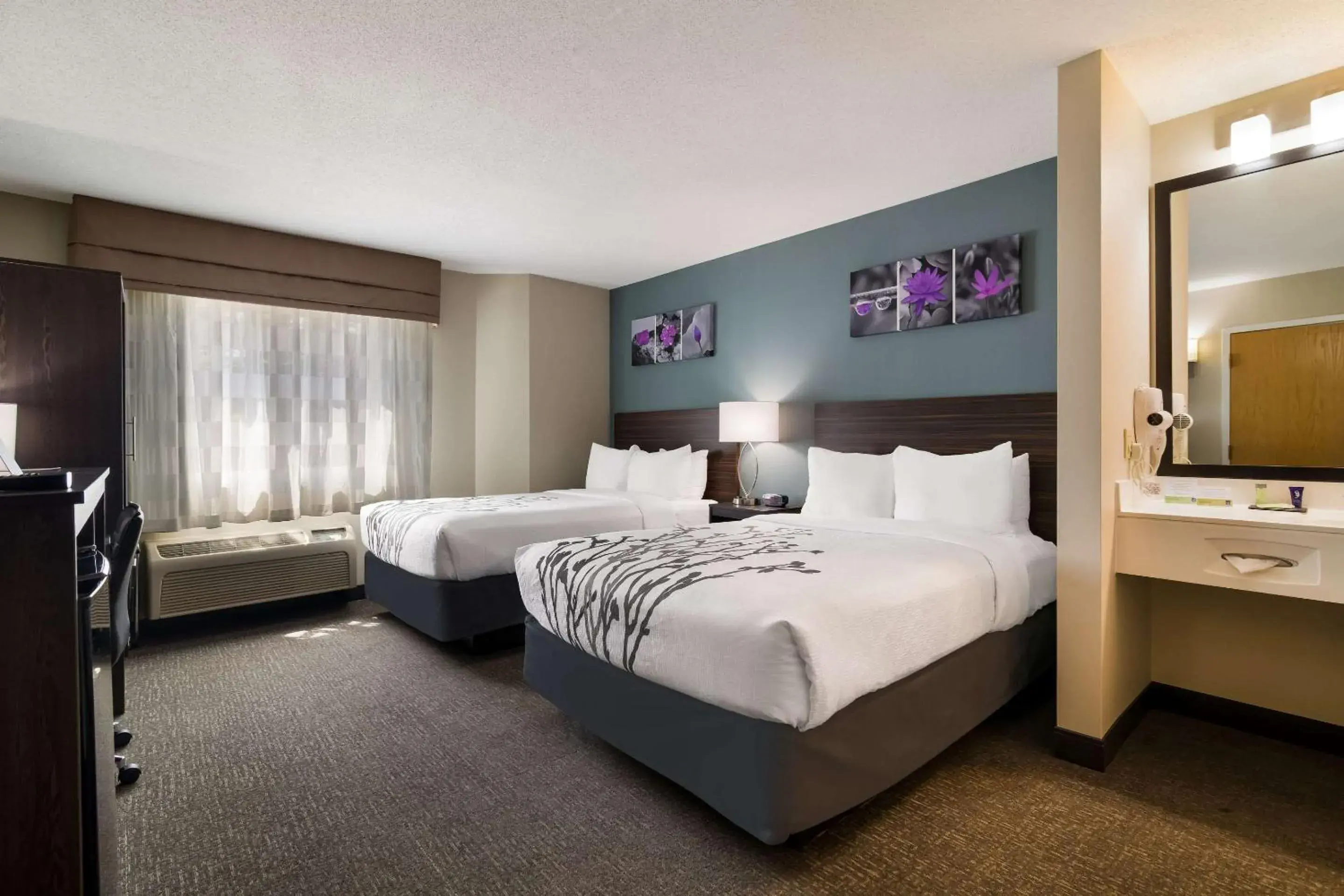 Double Room with Two Double Beds - Non-Smoking in Garner Hotel Londonderry - Manchester by IHG Double Room with Two Double Beds - Non-Smoking in Garner Hotel Londonderry - Manchester by IHG