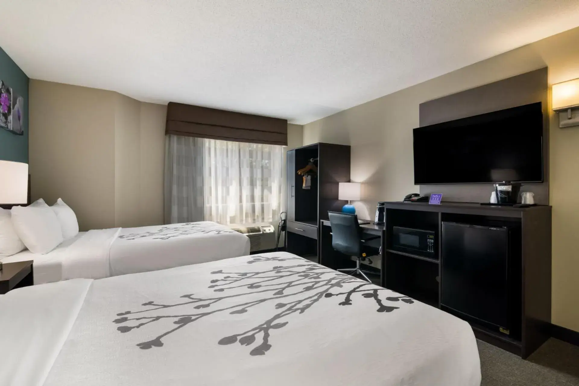 Double Room with Two Double Beds - Accessible/Non-Smoking in Garner Hotel Londonderry - Manchester by IHG Double Room with Two Double Beds - Accessible/Non-Smoking in Garner Hotel Londonderry - Manchester by IHG