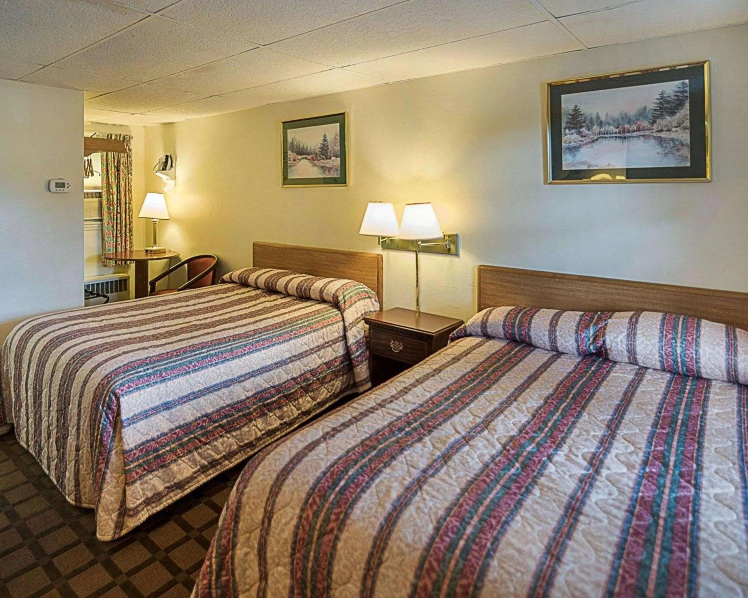 Photo of the whole room in Rodeway Inn Westminster