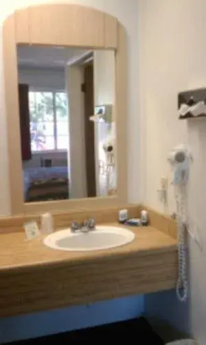 Queen Room in Stagecoach Motel Queen Room in Stagecoach Motel