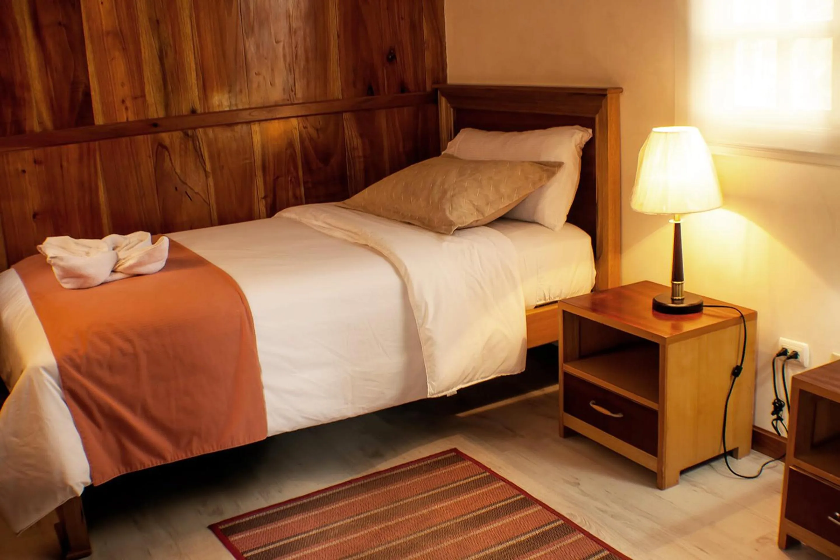 Bathroom, Bed in The Wooden House Hotel