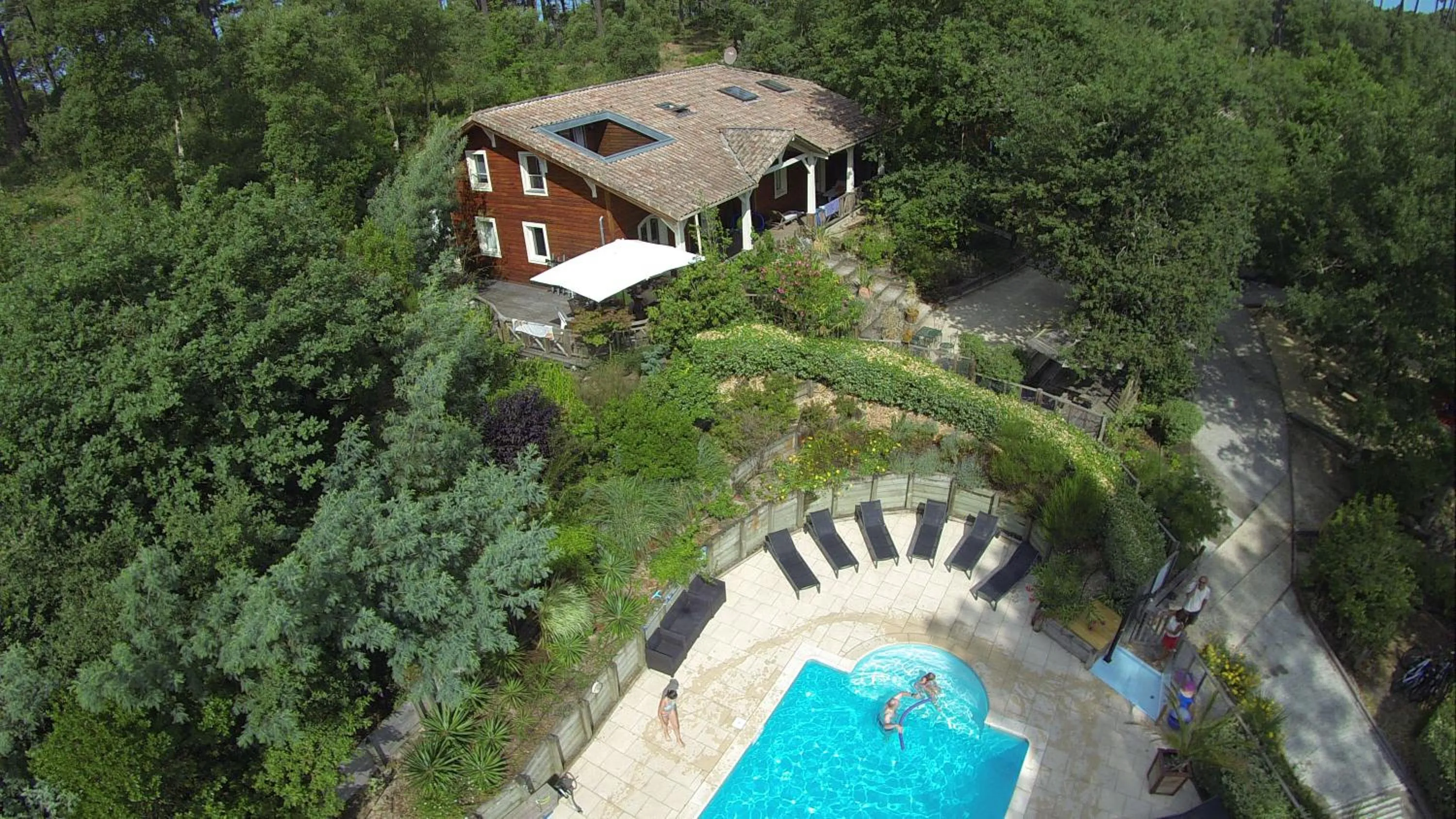 Pool view in Village Nature et Océan à côté de la plage avec piscine et jacuzzi