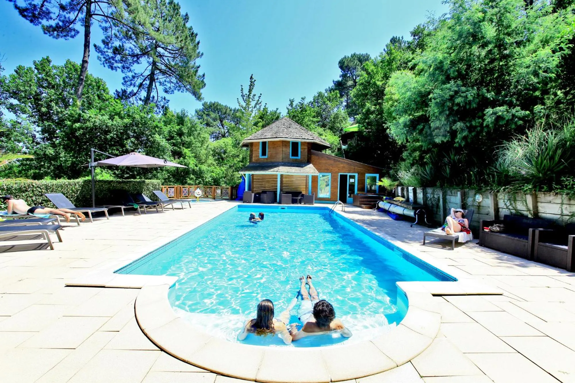 Swimming pool in Village Nature et Océan à côté de la plage avec piscine et jacuzzi