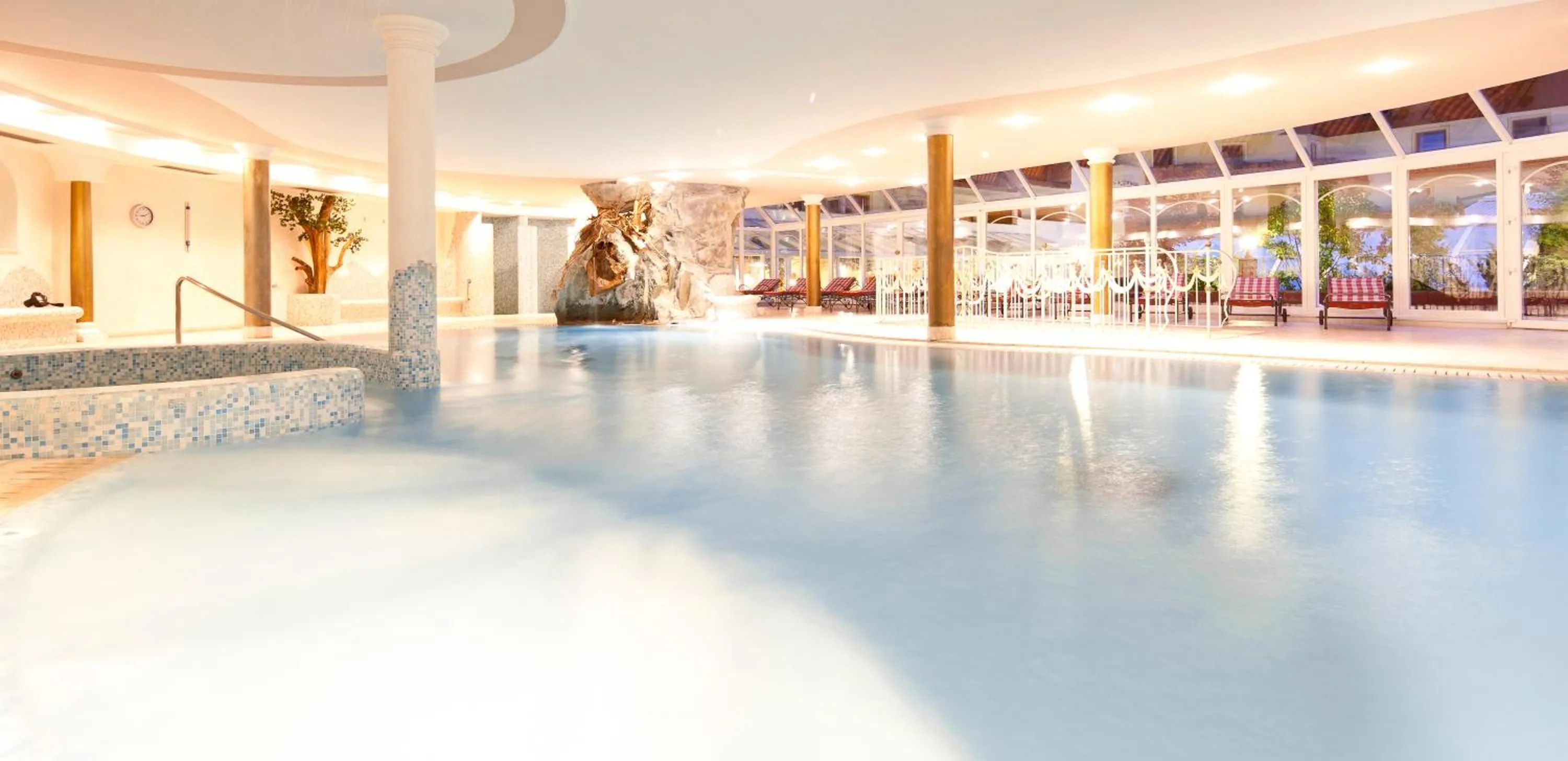 Swimming pool in Hotel Schneeberg FAMILY SPA RESORT