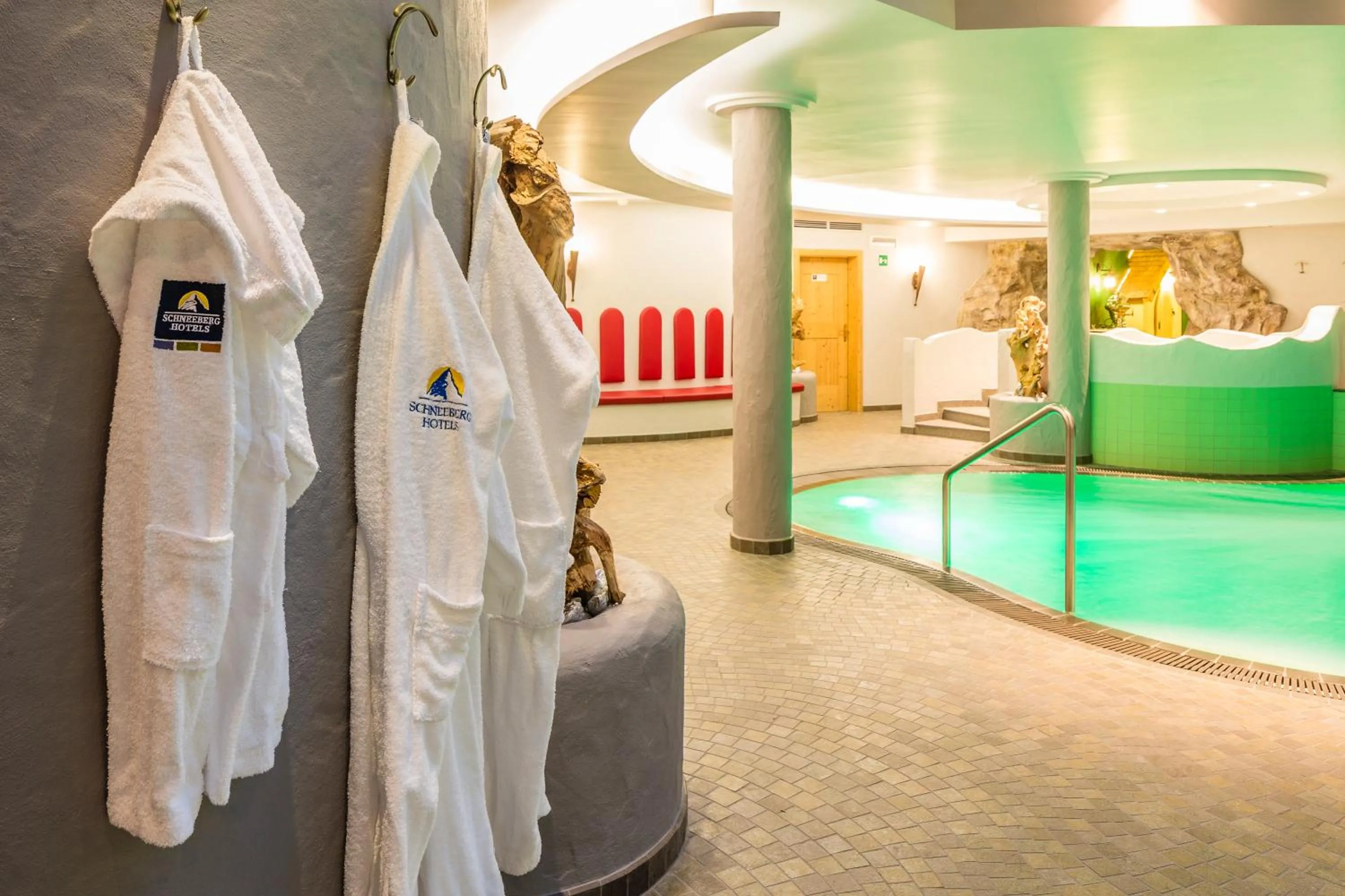 Swimming pool in Hotel Schneeberg FAMILY SPA RESORT