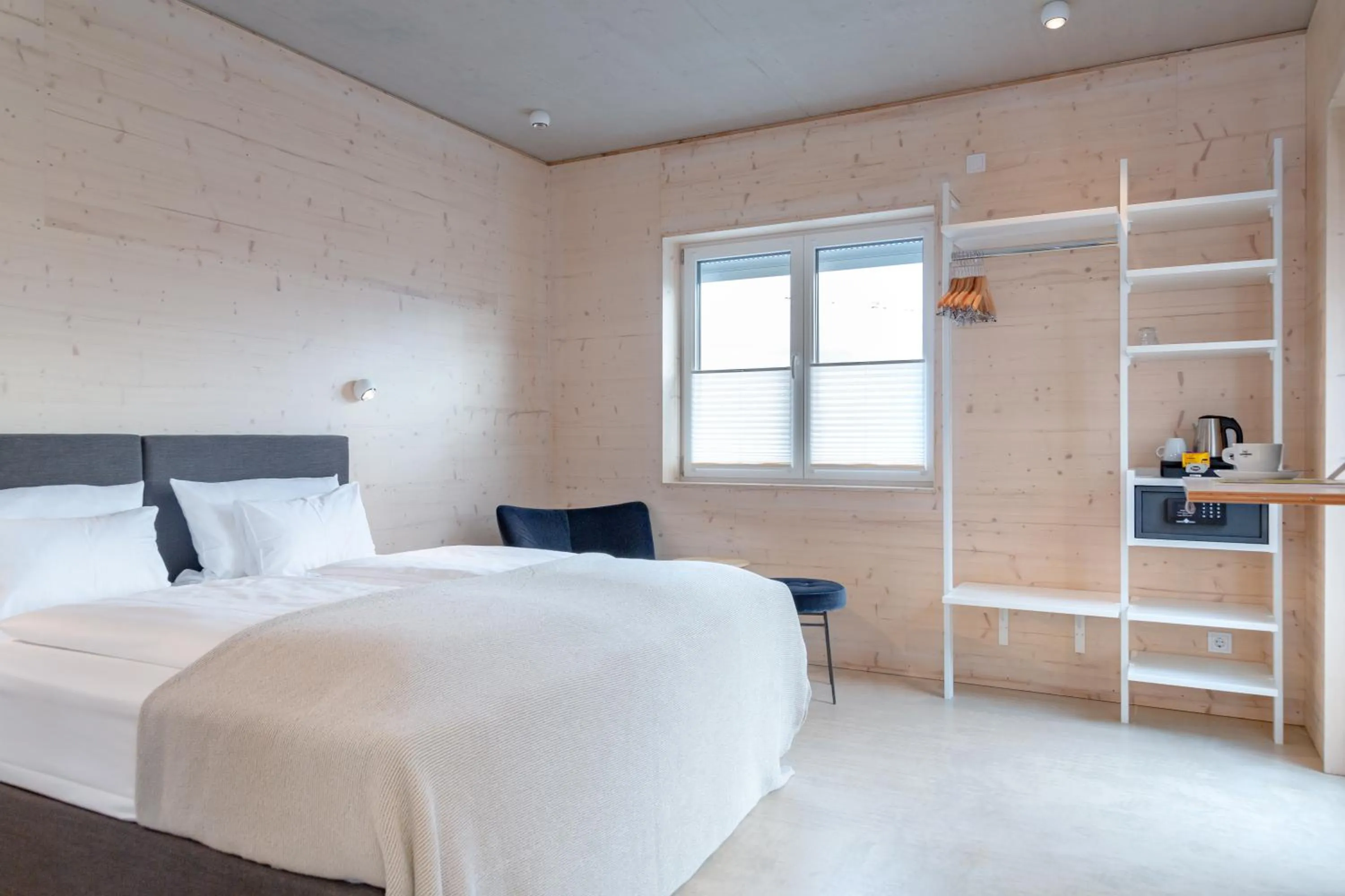 Bedroom, Bed in Schlafzimmer - self Check-in