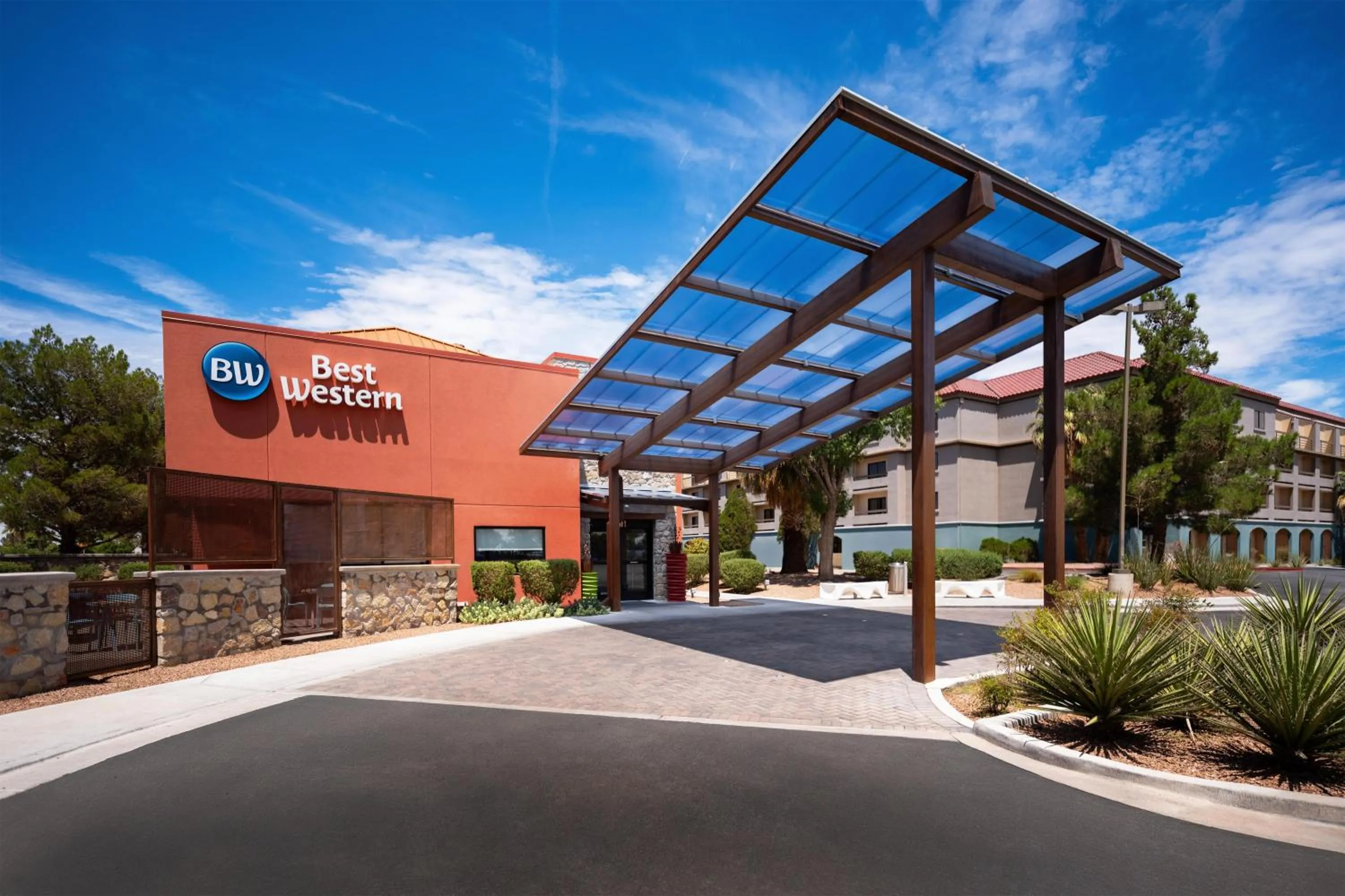 Property building in Best Western El Paso Airport Entrada Hotel