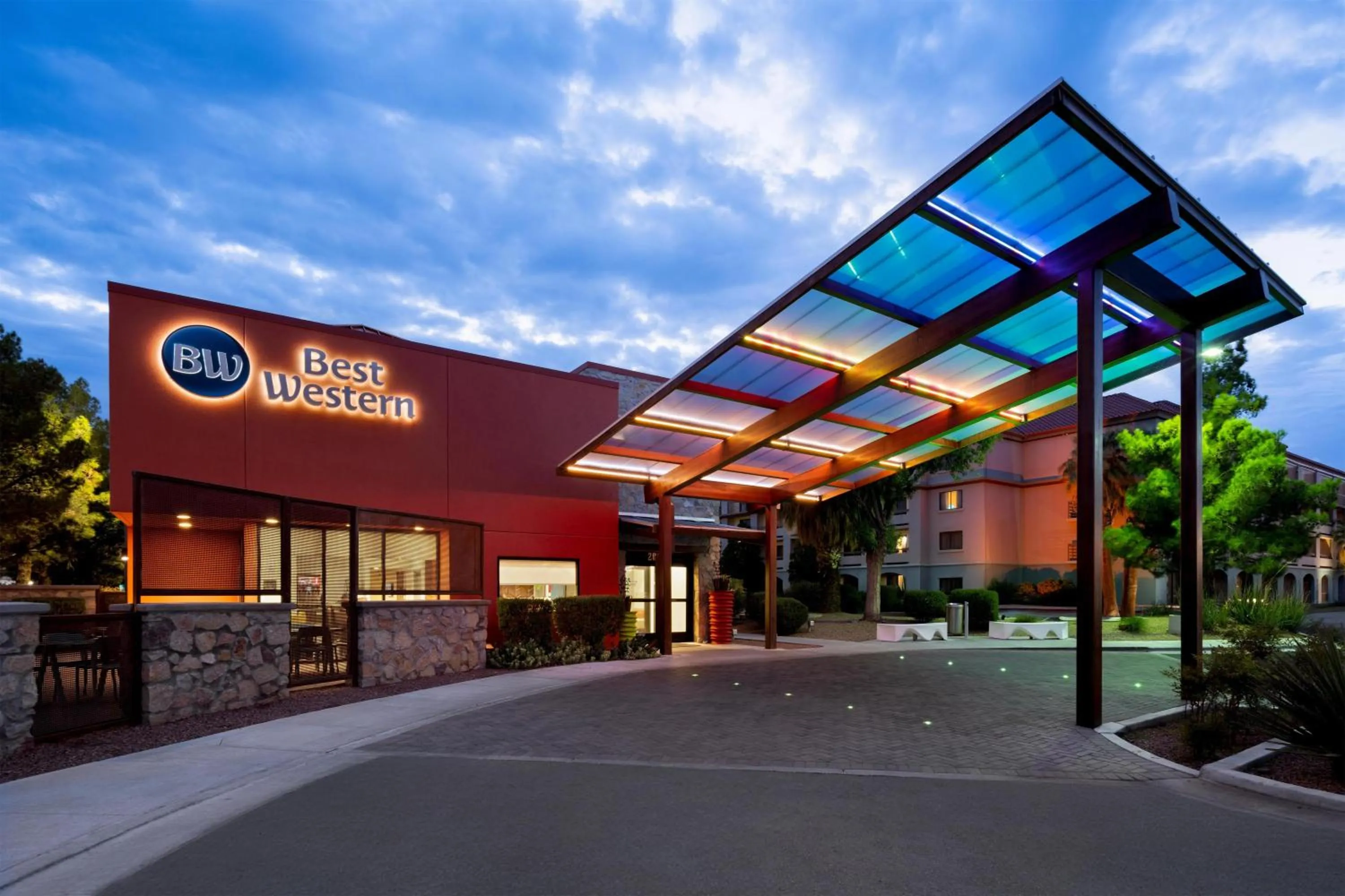 Property building in Best Western El Paso Airport Entrada Hotel