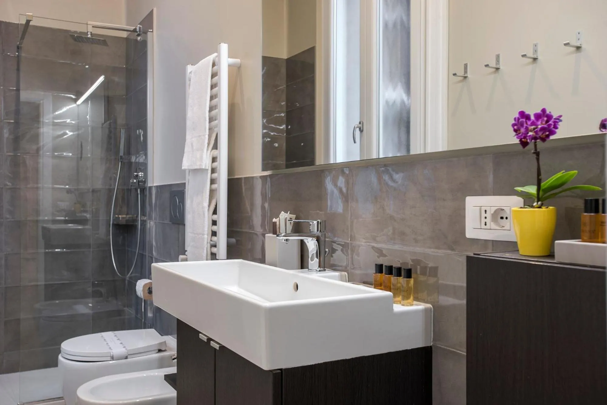 Shower in Gonfalone 6