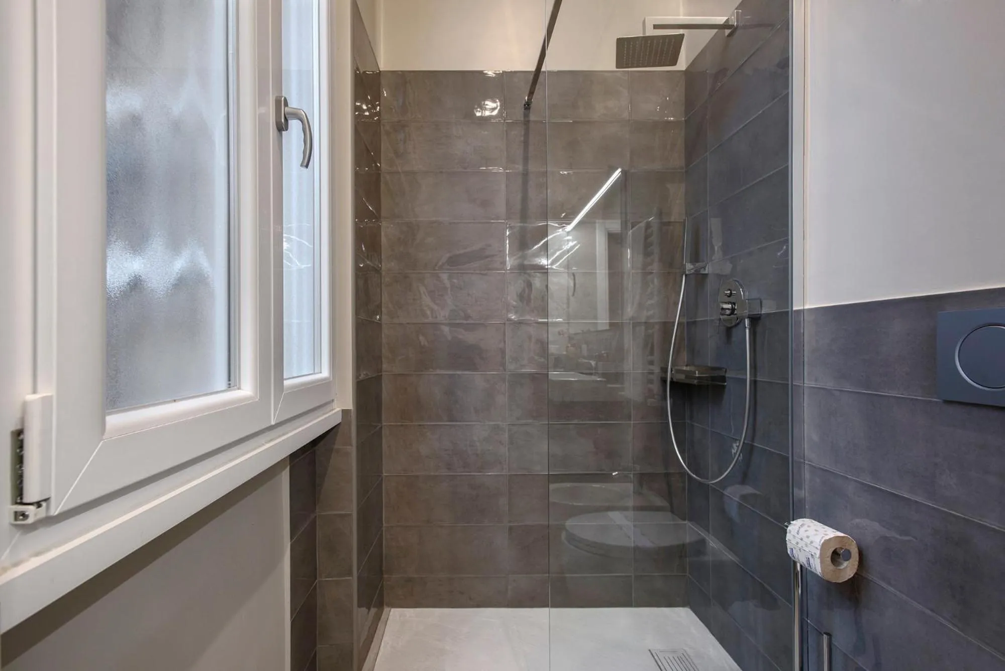 Shower in Gonfalone 6