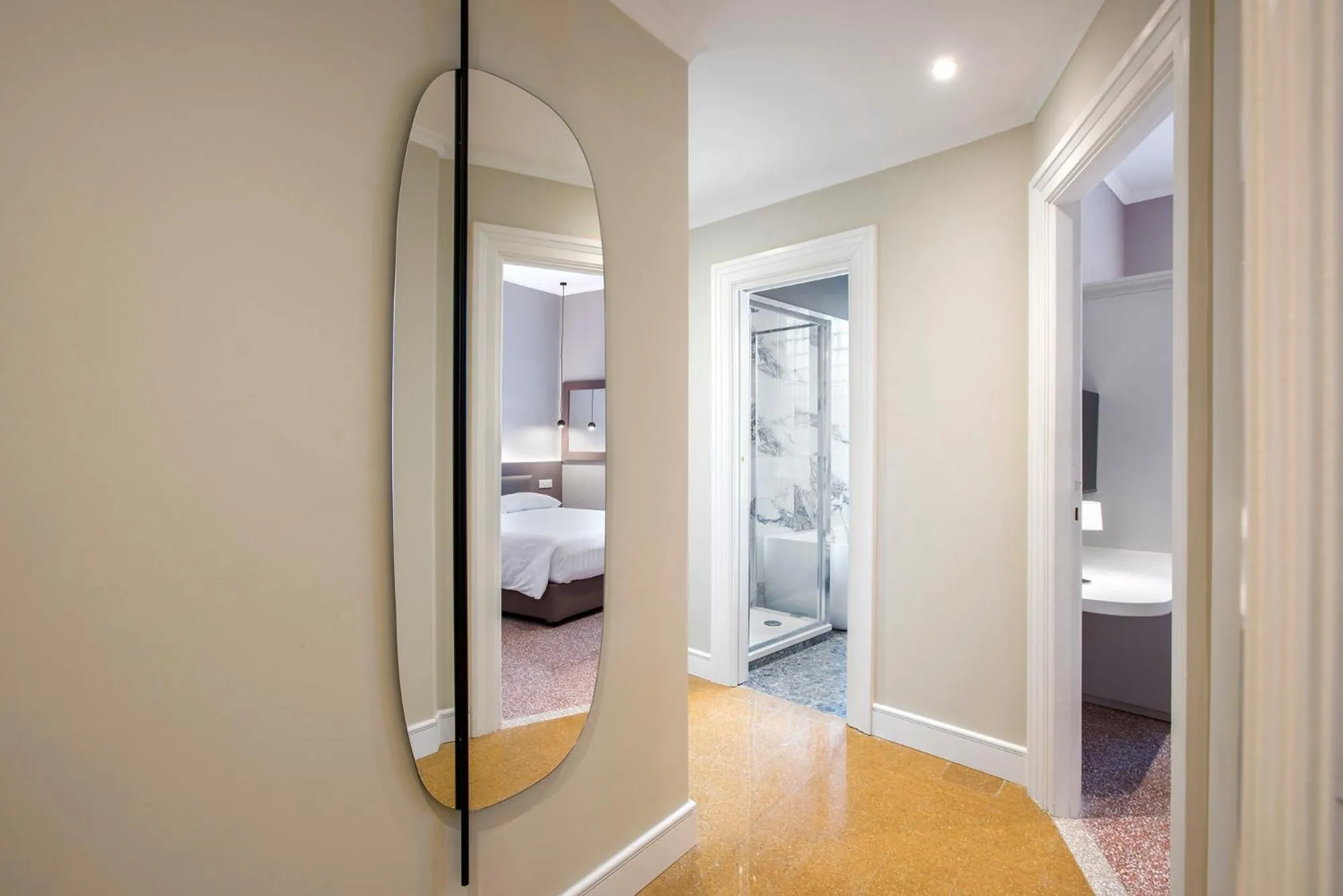 Shower, Bed in Gonfalone 6