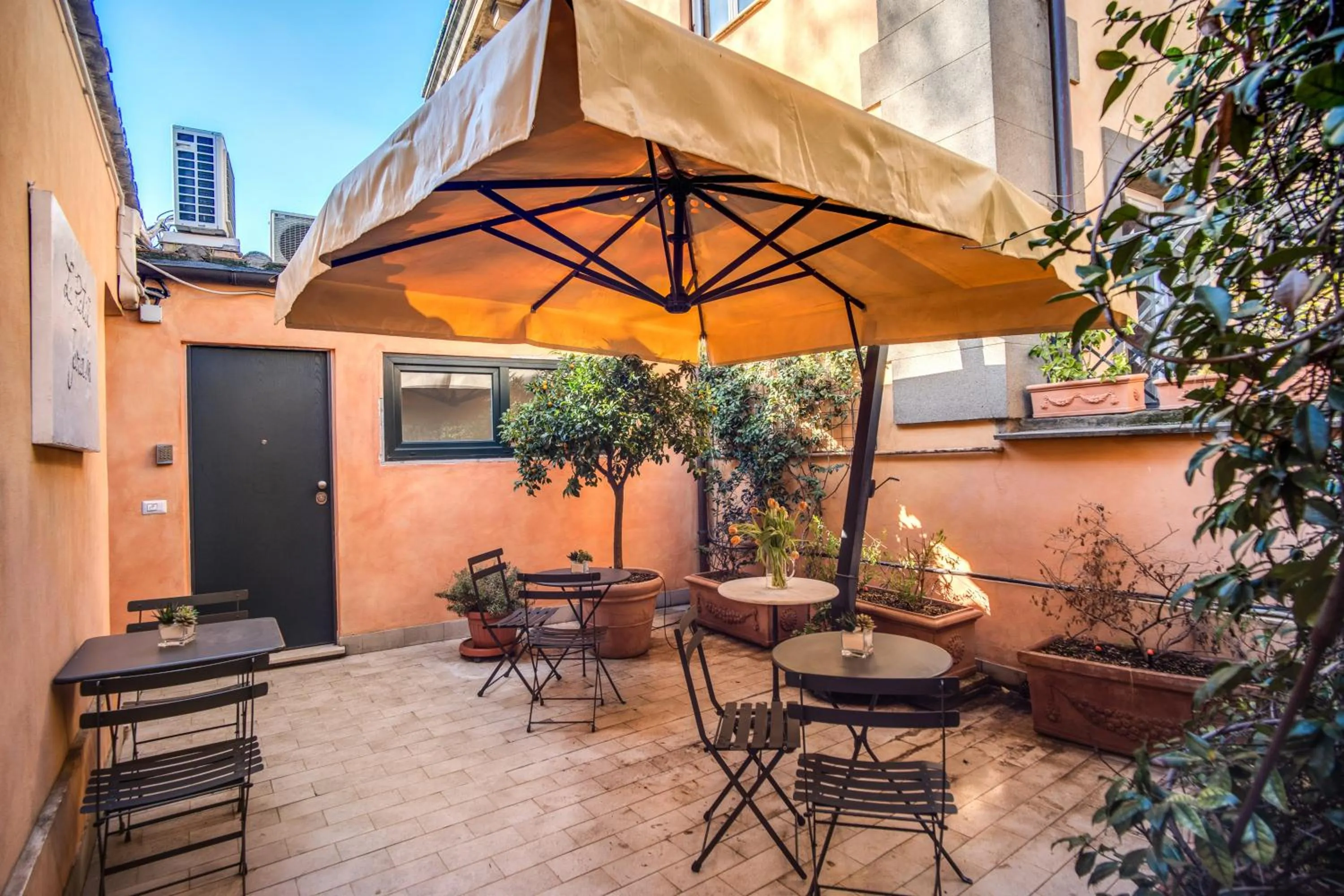 Facade/entrance in Gonfalone 6