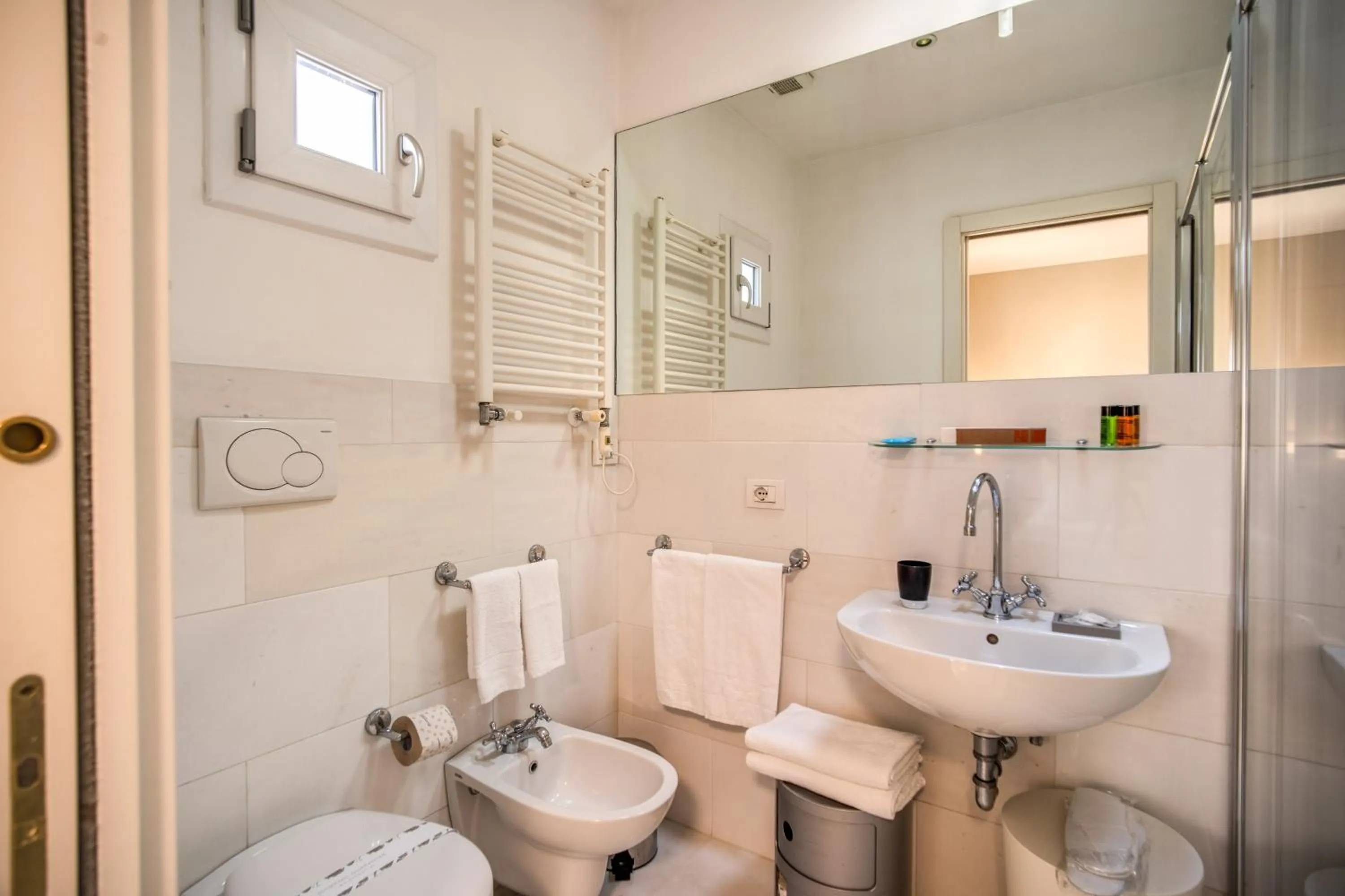 Shower in Gonfalone 6