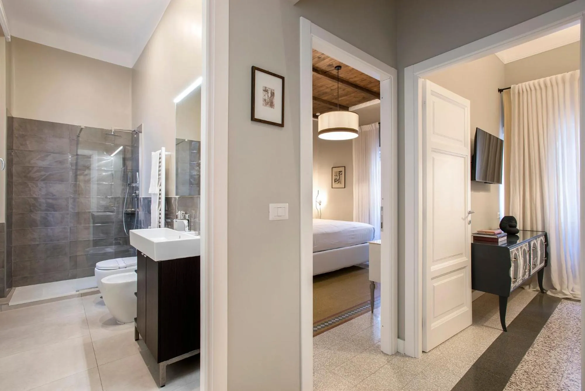 Shower, Bed in Gonfalone 6