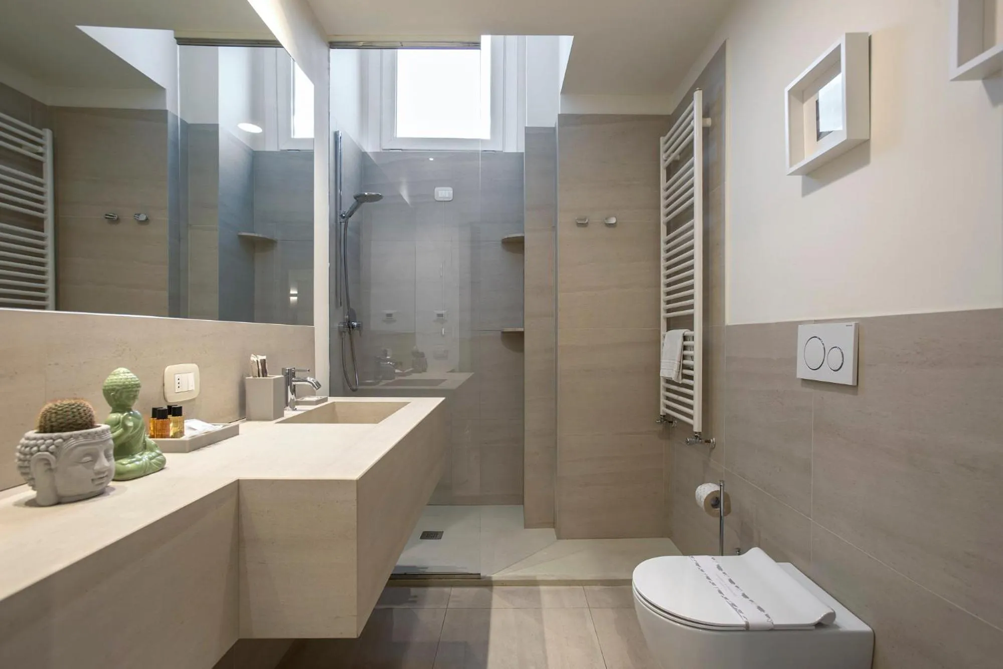 Shower in Gonfalone 6