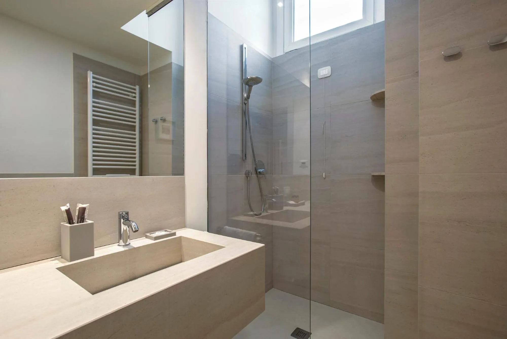 Shower in Gonfalone 6