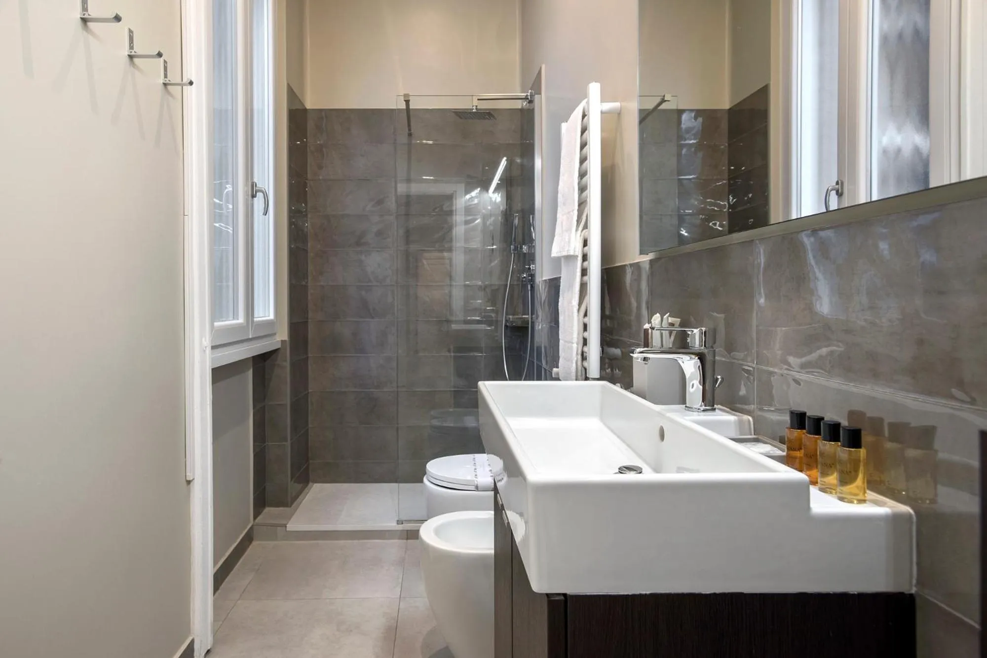 Shower in Gonfalone 6