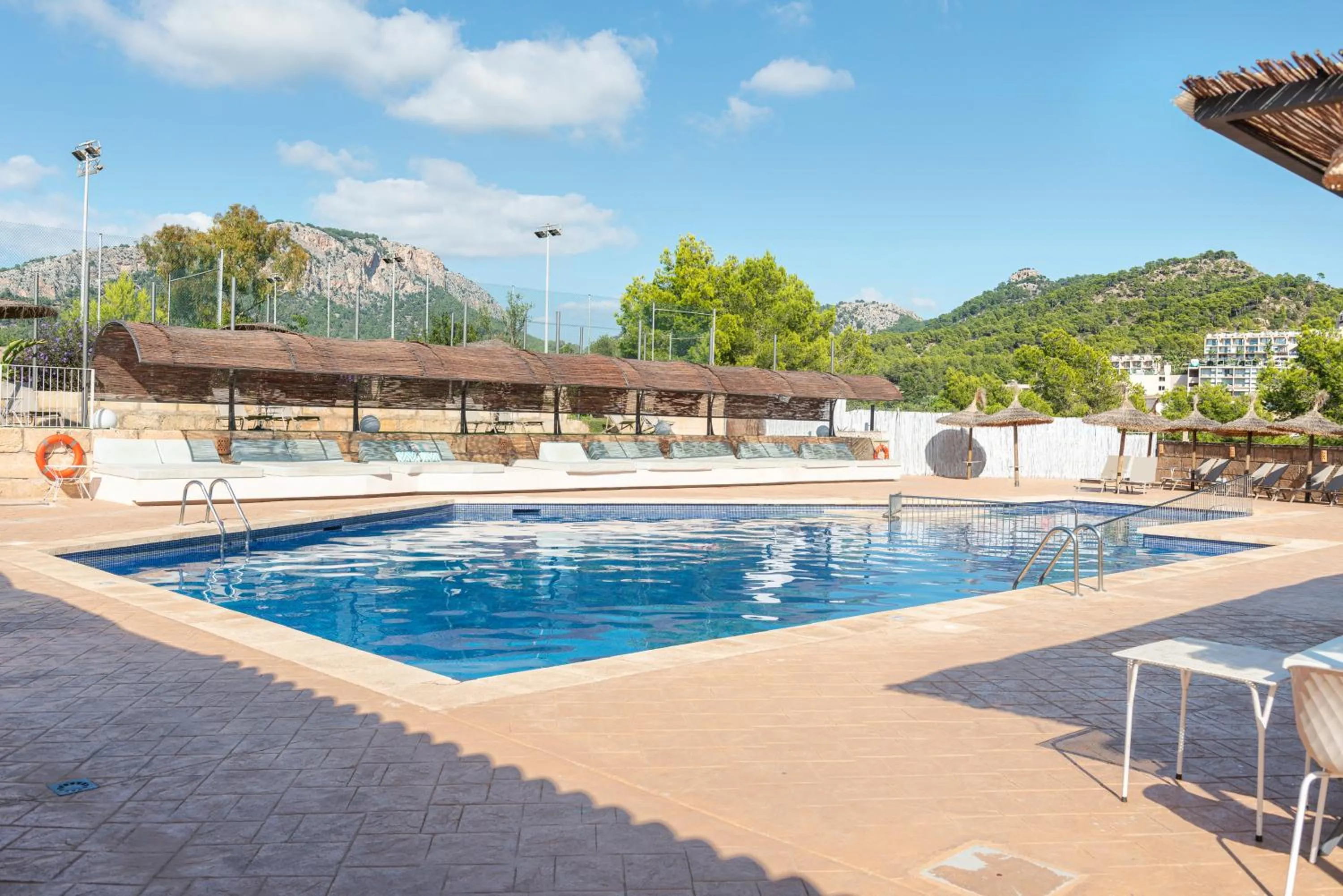 Swimming pool in Villa Real Club Apartments