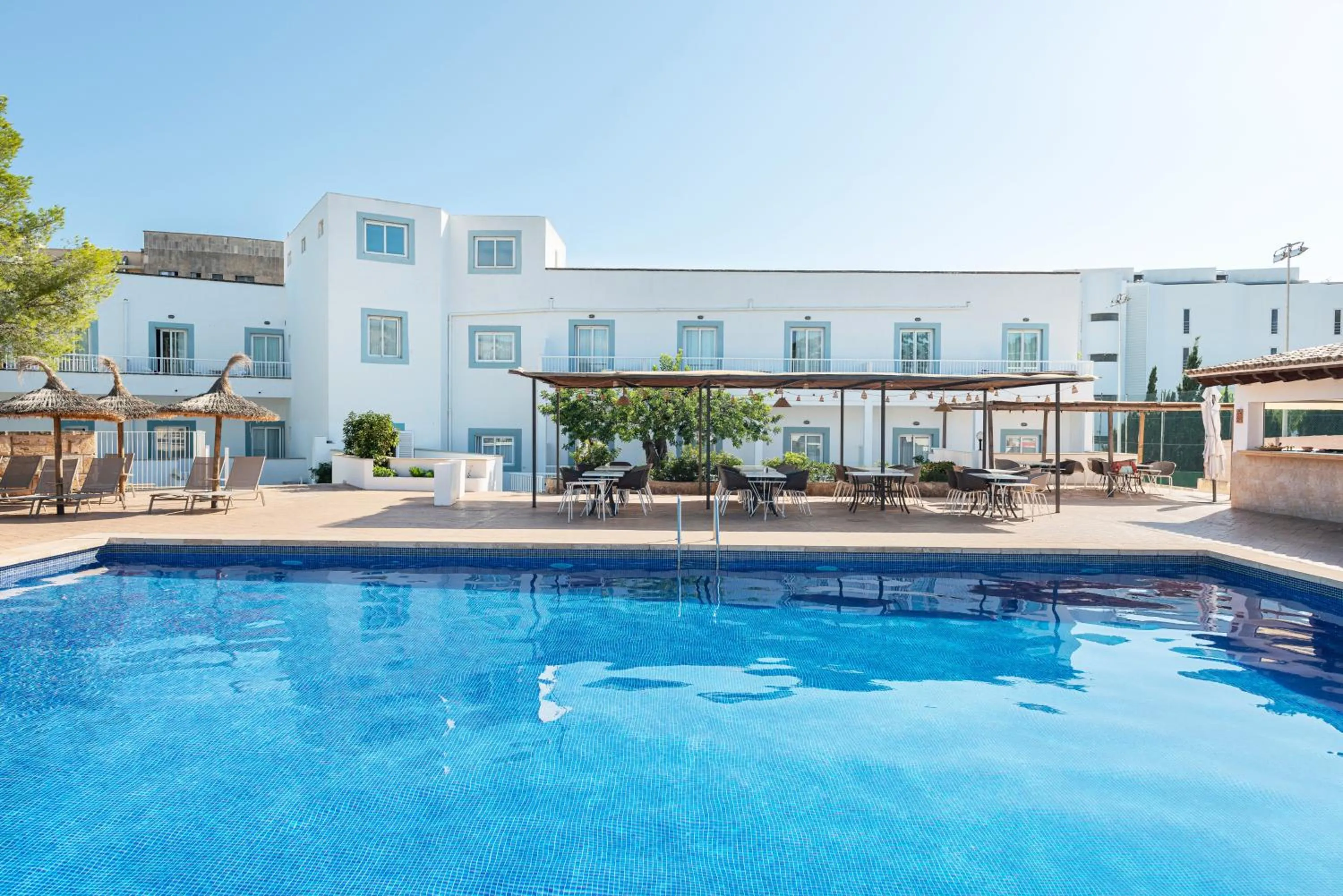 Swimming pool in Villa Real Club Apartments