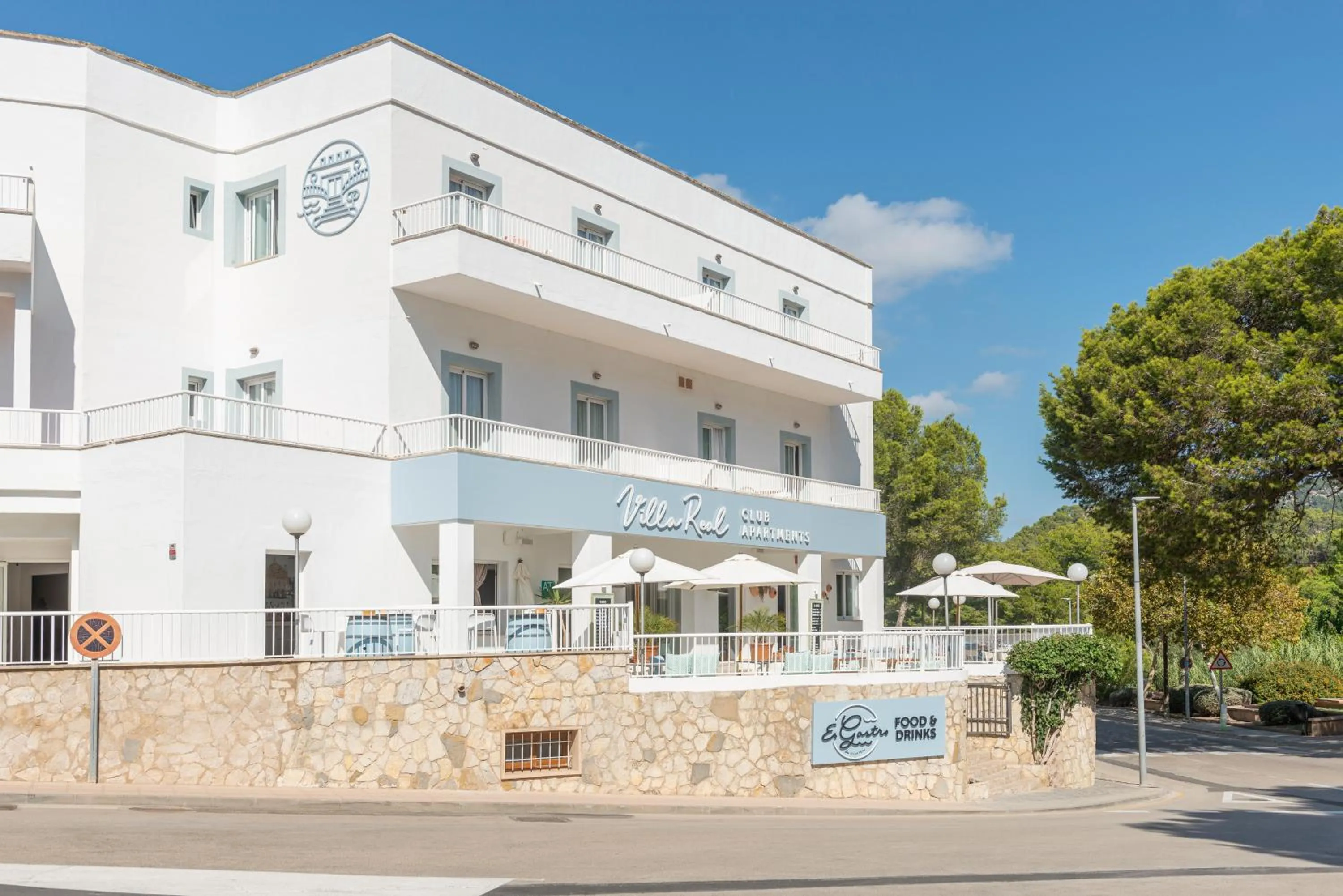 Property building in Villa Real Club Apartments