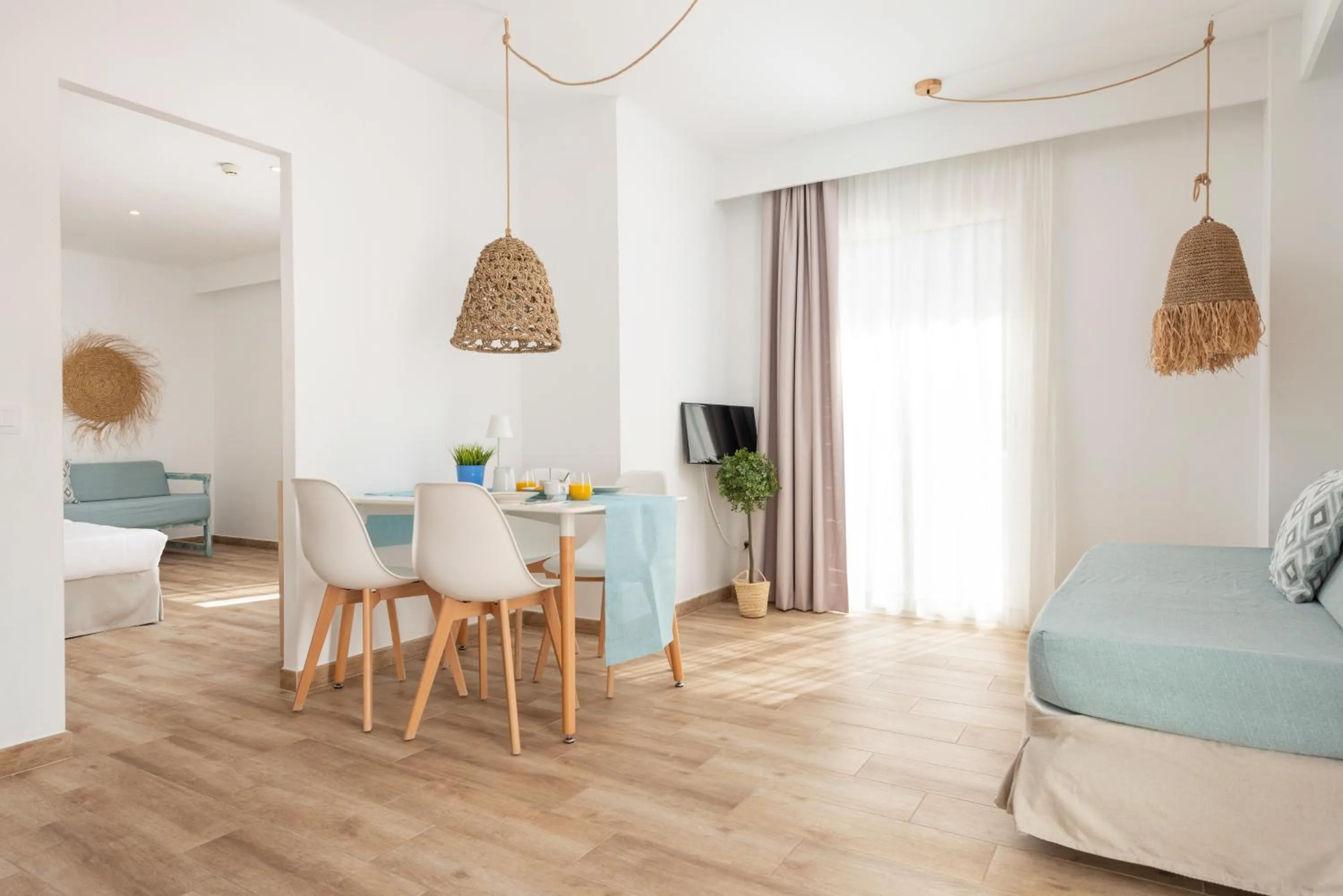 Dining area, Bed in Villa Real Club Apartments