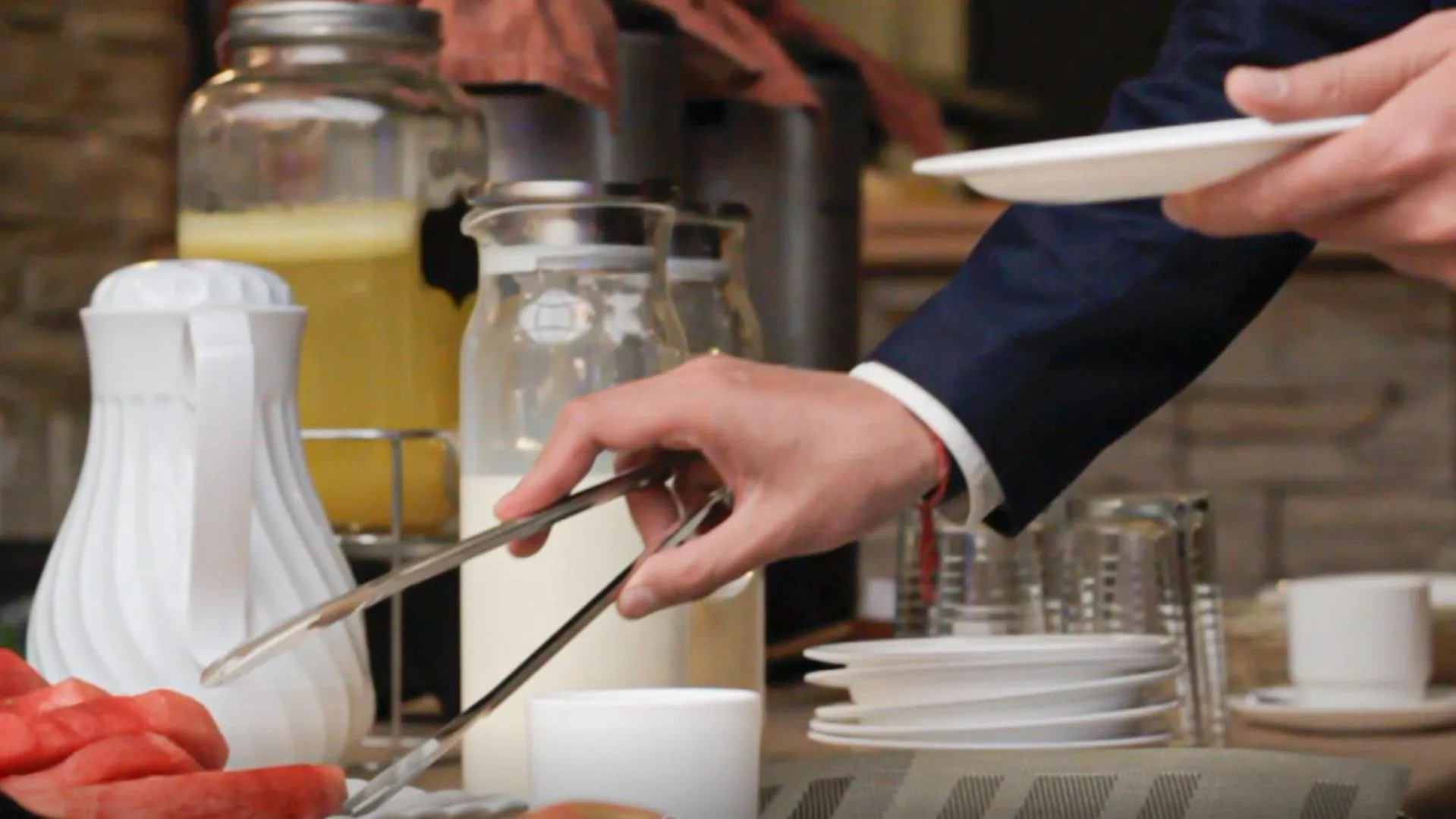 Buffet breakfast in Hotel Sandmelis