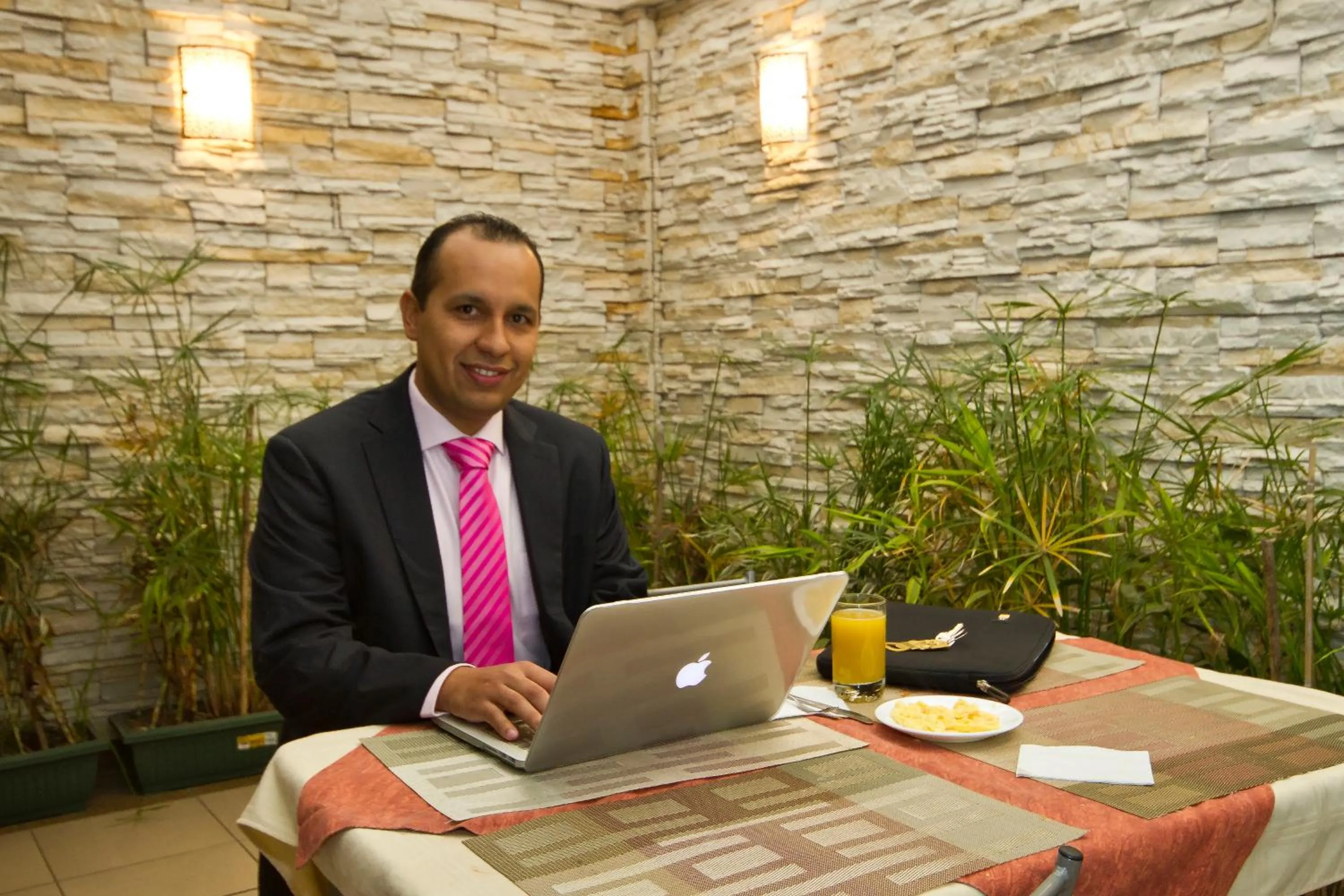 People in Hotel Sandmelis