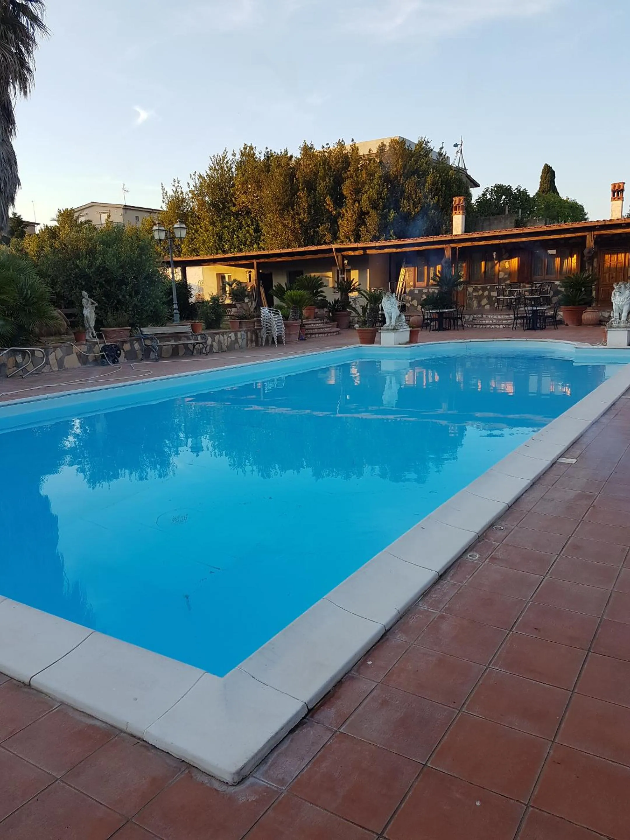 Pool view in L'oasi di Ambra