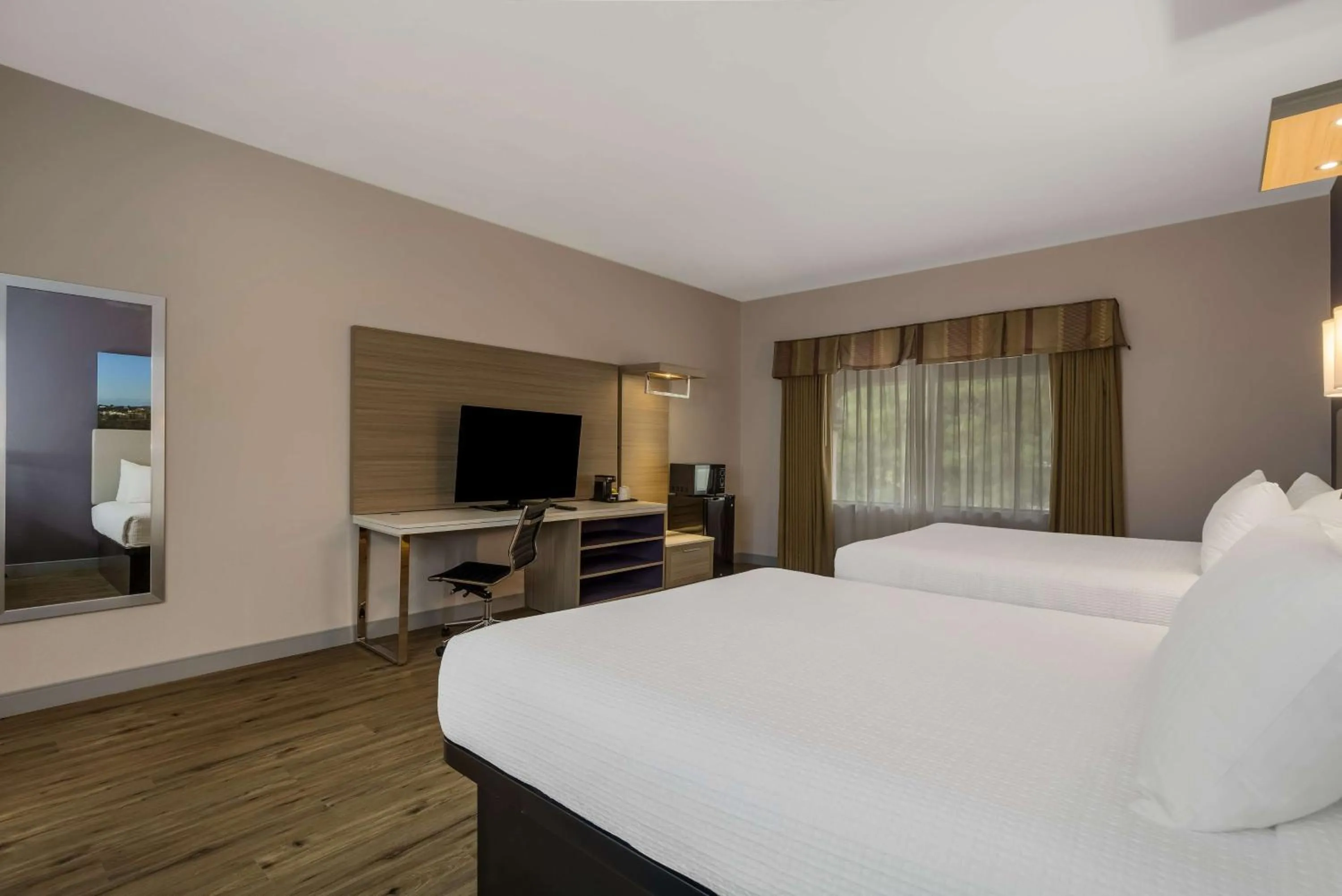 Bedroom, Bed in Best Western Diamond Bar Hotel & Suites