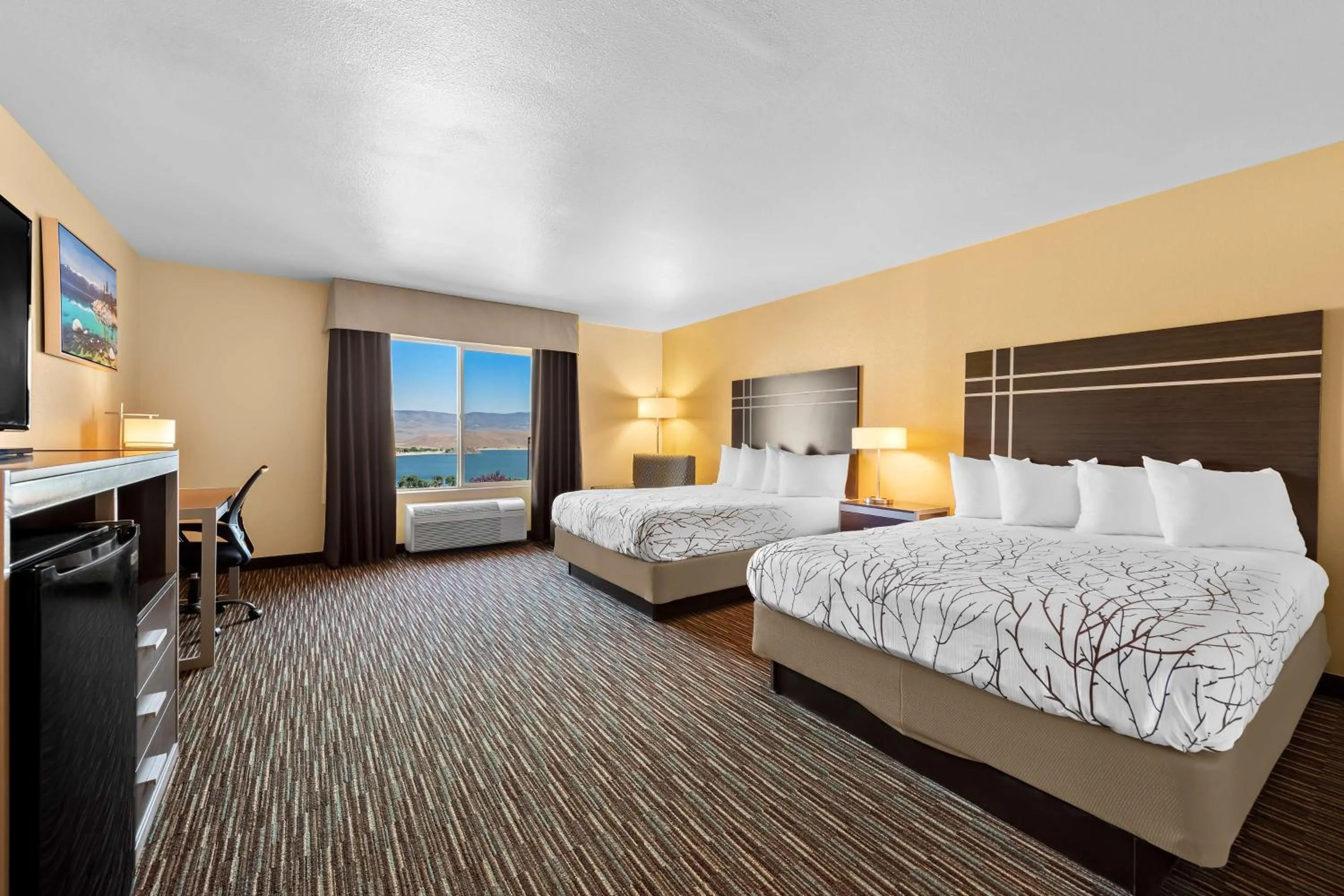 Bedroom, Bed in Best Western Topaz Lake Inn