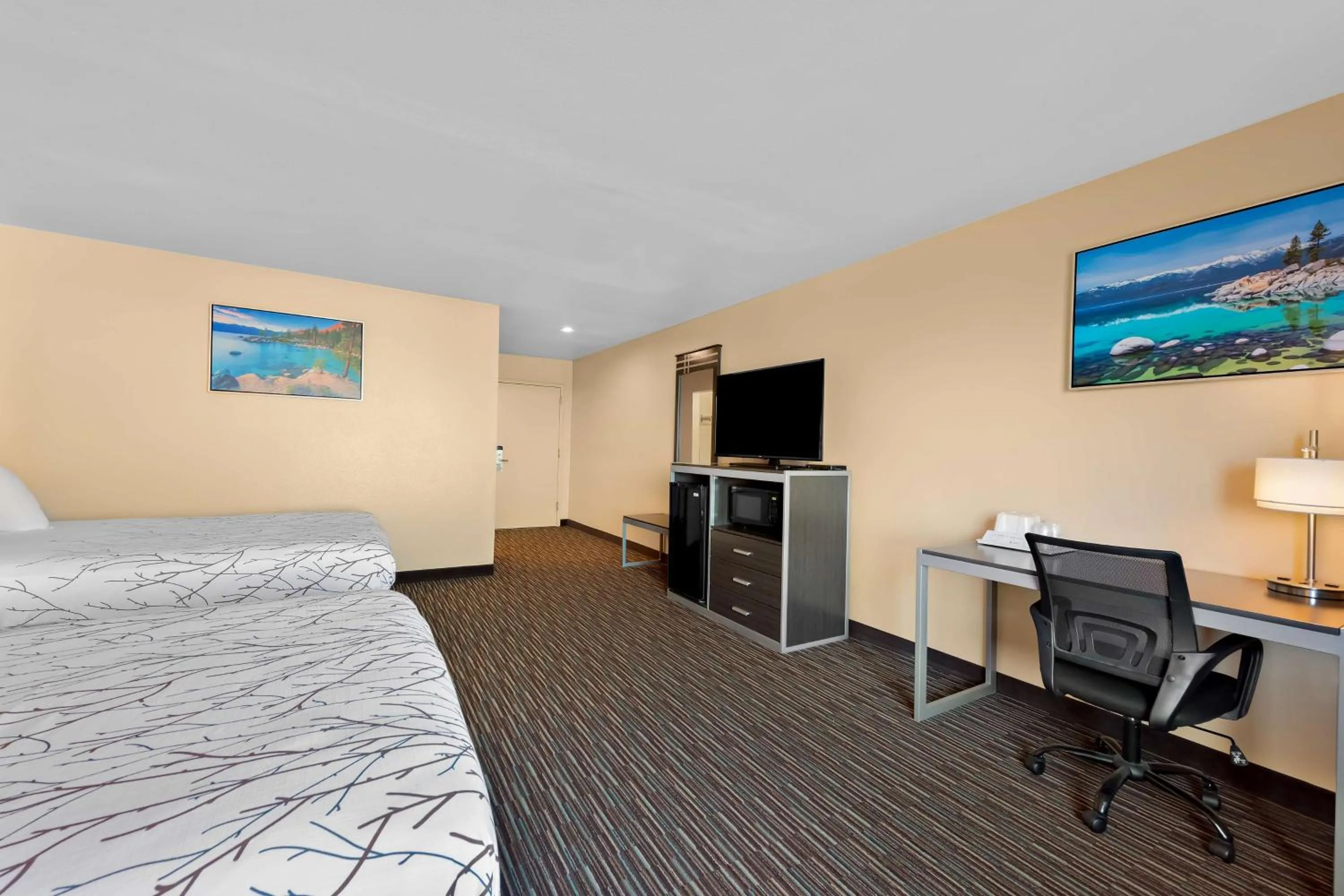 Bedroom, Bed in Best Western Topaz Lake Inn