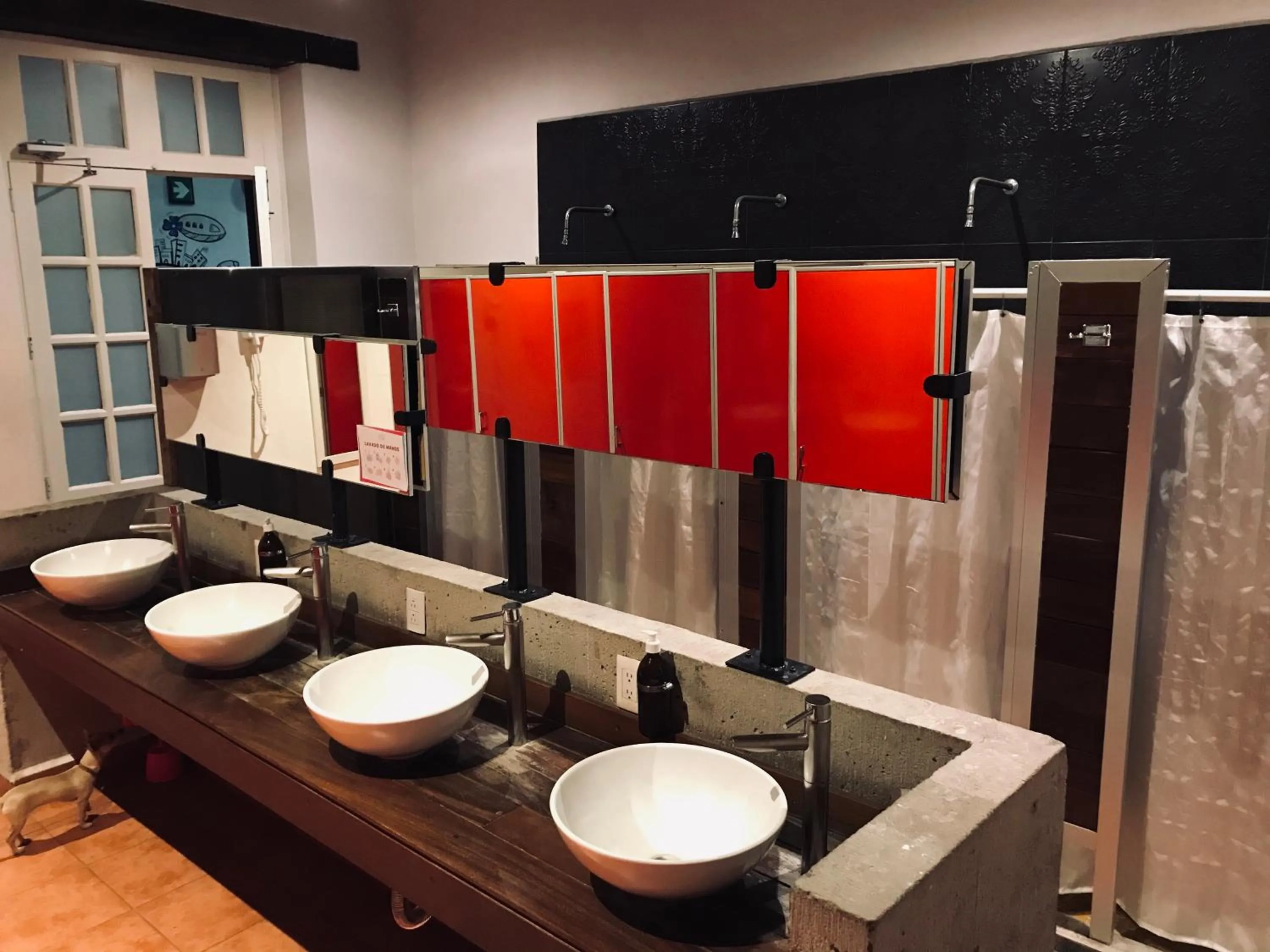 Bathroom in Hostal Regina Down Town Mexico City