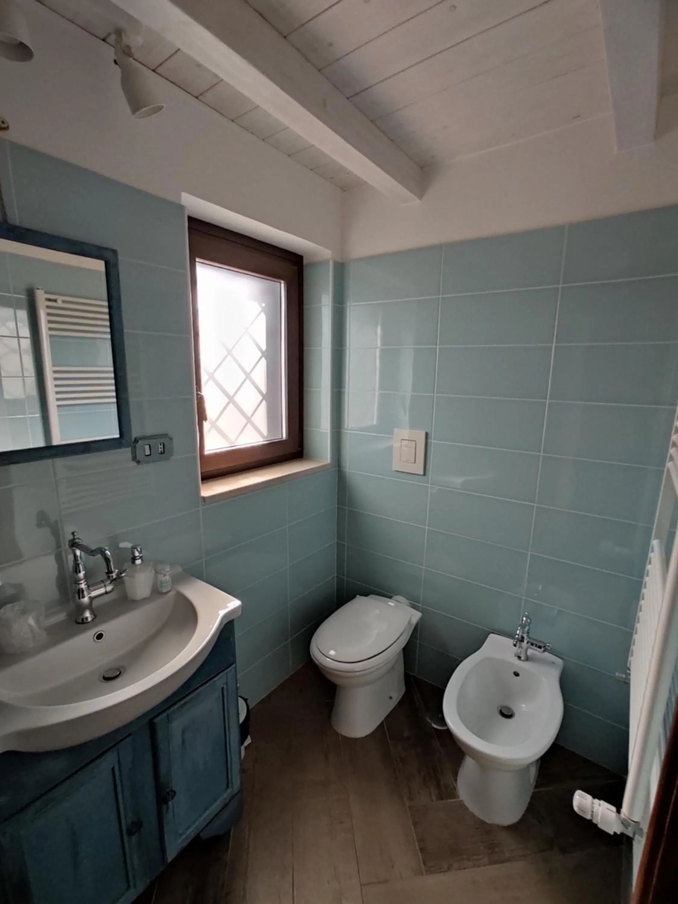 Toilet in Caledonia B&B